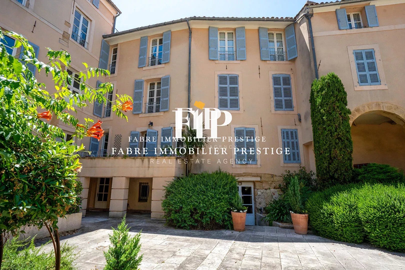Centre historique d' Aix-en-Provence : Appartement de standing  de 223m2 avec ascenseur et parking souterrain.