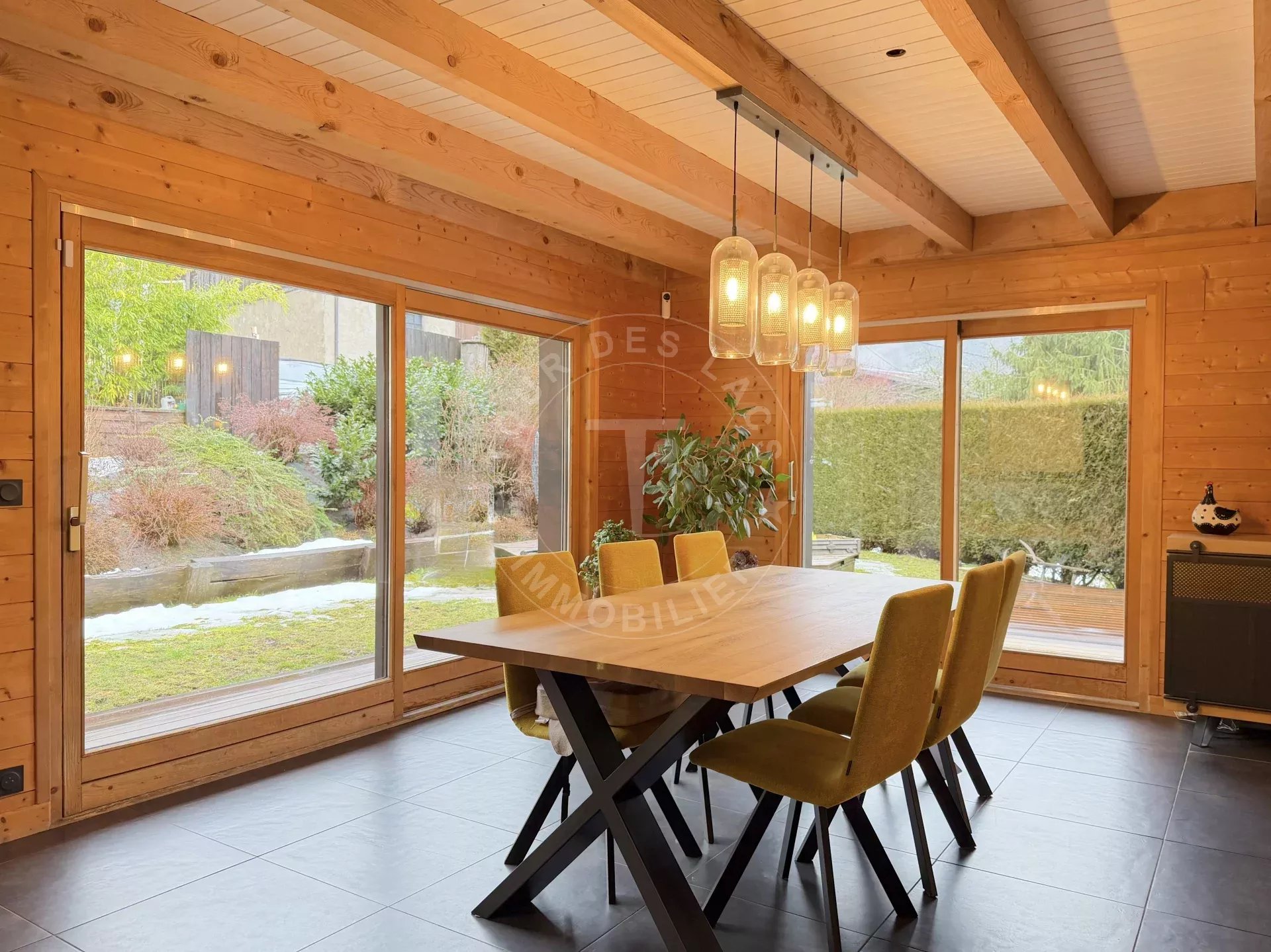 Chalet de 195 m2 habitables au calme, premières hauteurs de Thônes