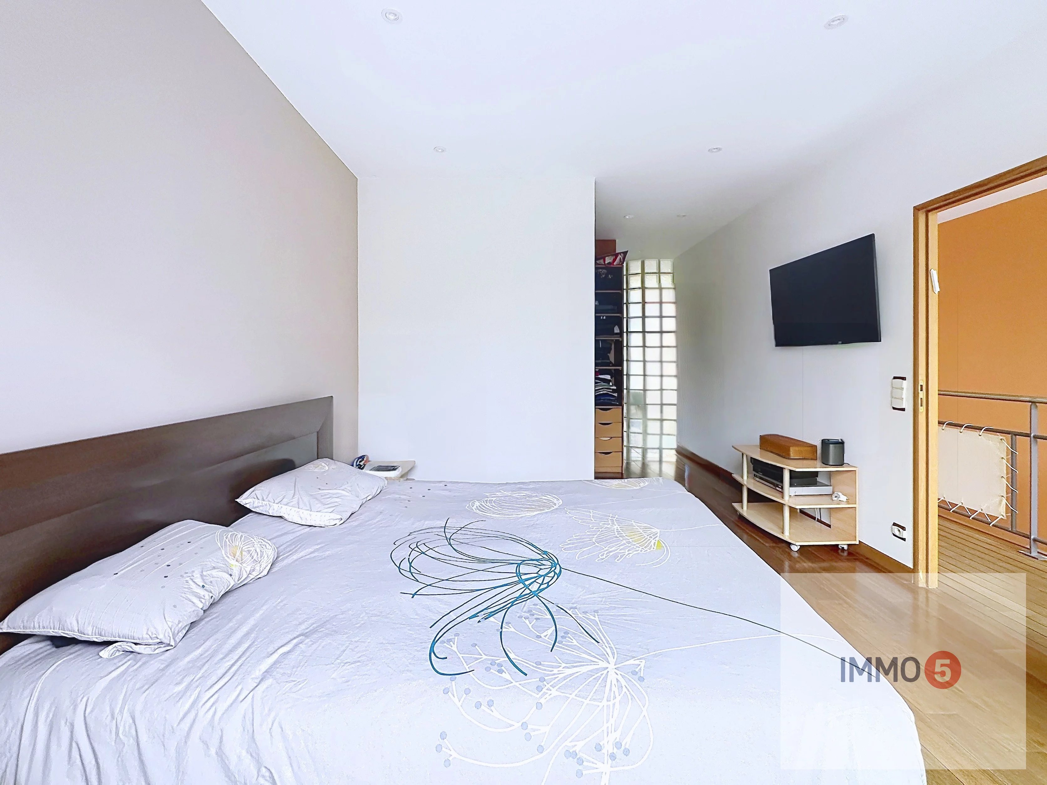 EXCEPTIONAL CITY CENTRE - MAGNIFICENT ARCHITECT-DESIGNED HOUSE - HIGH STANDING!