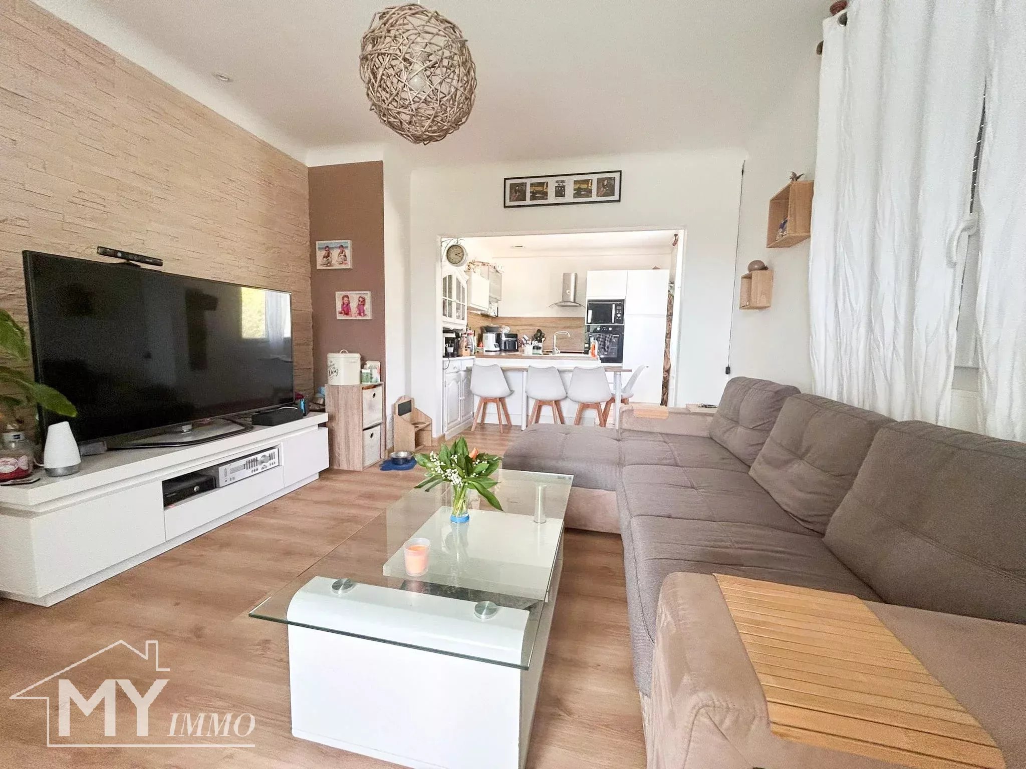 PRIGONRIEUX : Maison familiale avec piscine et grand terrain