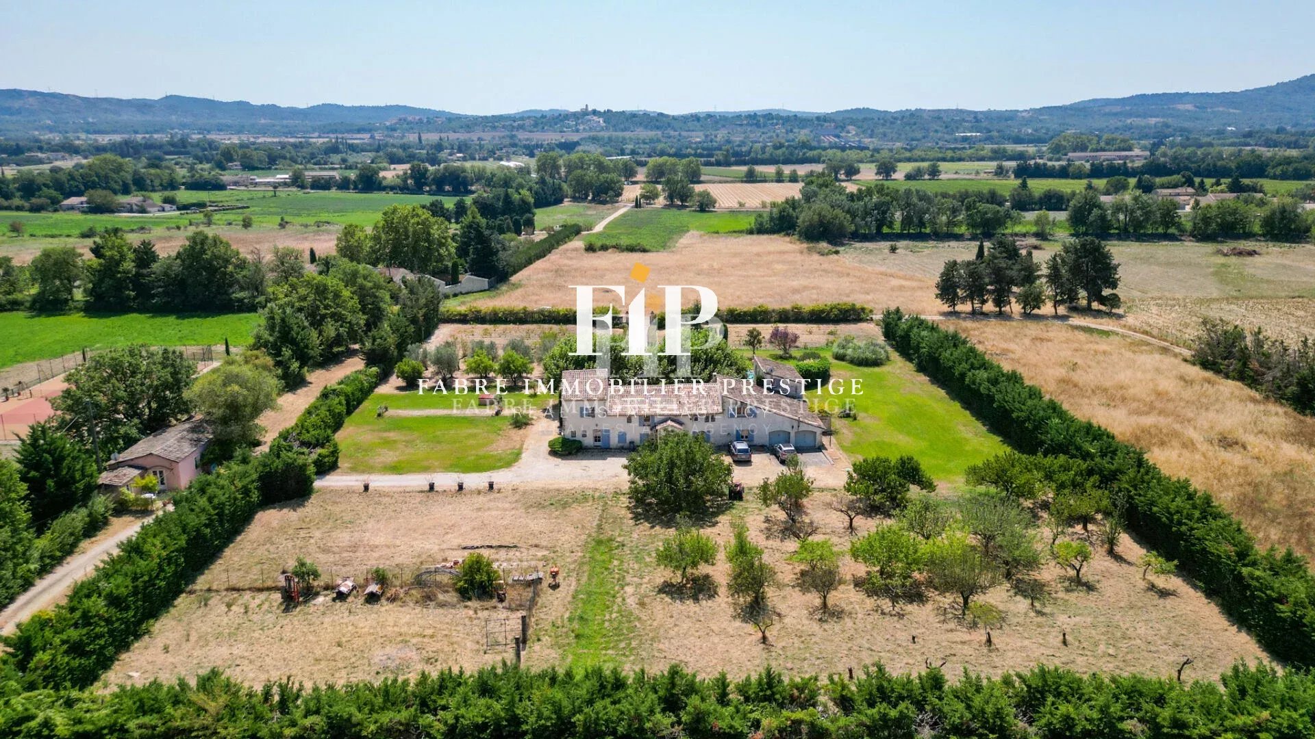 Mas/Magnanerie du XVIIIème siècle au coeur du Luberon - 490m2- Vues panoramiques proche Aix-en-Provence-Lourmarin et Avignon