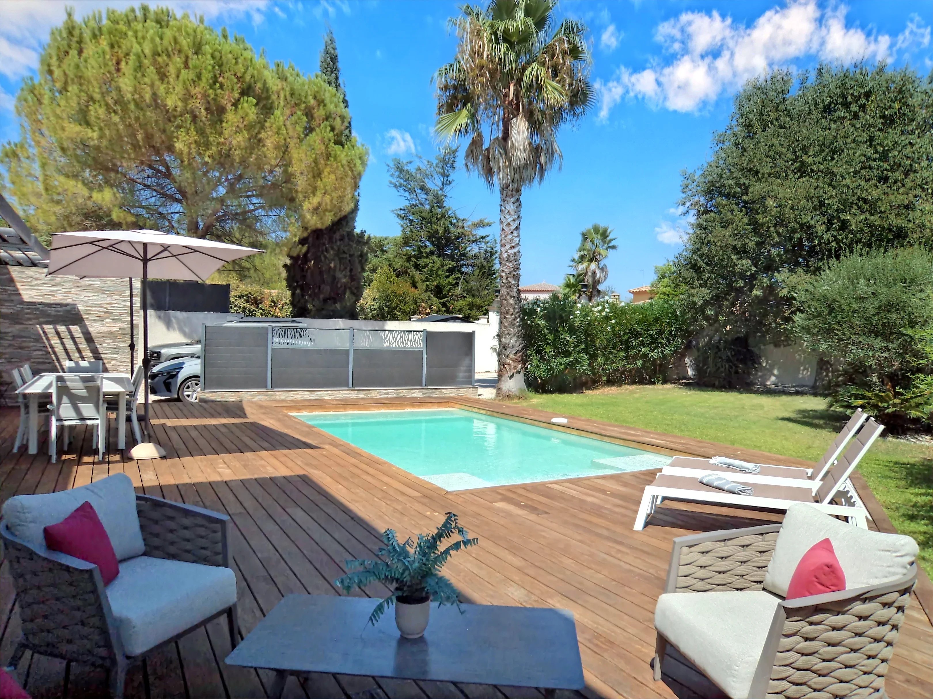 Villa contemporaine avec piscine