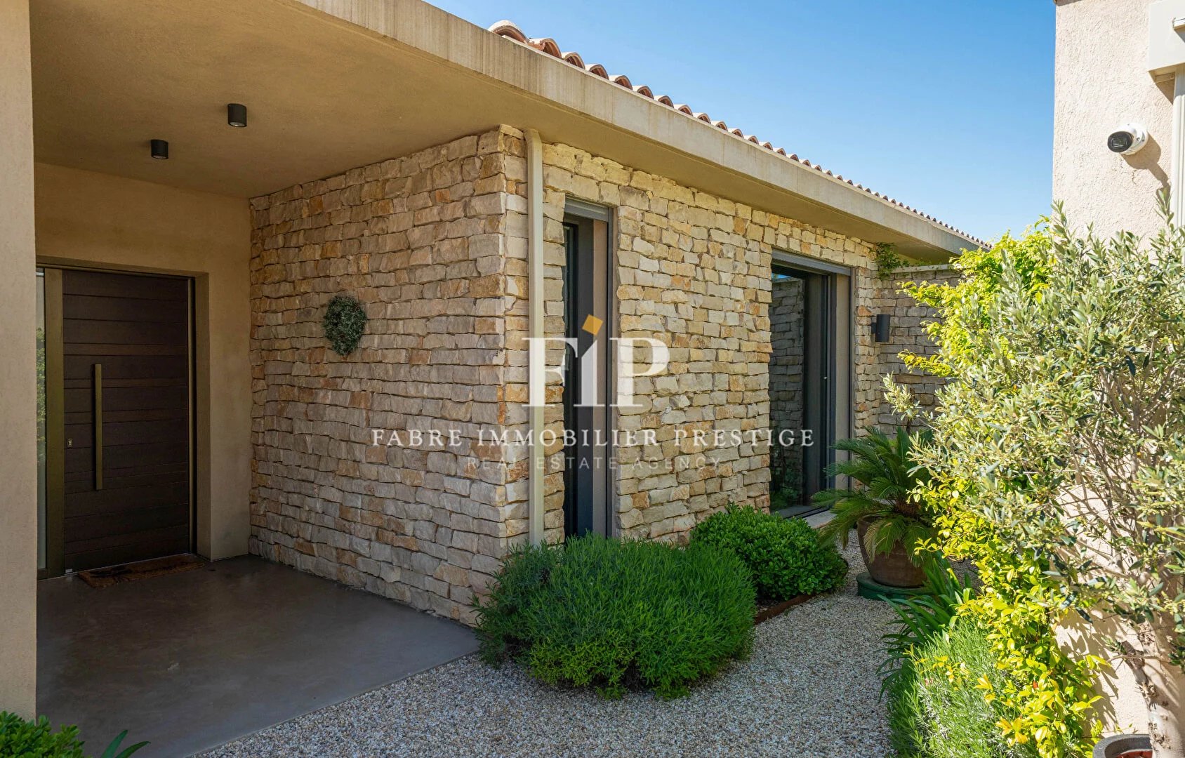 Maison contemporaine de 230m2 environ récente à 10min du centre d' Aix-en-Provence (sud/ouest)