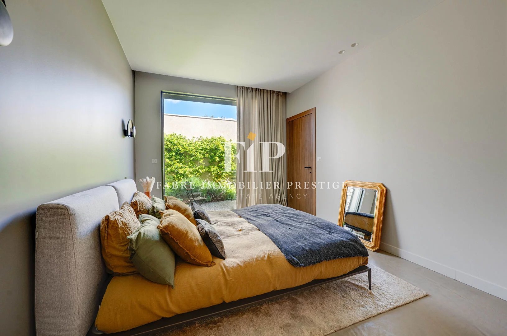 Maison contemporaine de 230m2 environ récente à 10min du centre d' Aix-en-Provence (sud/ouest)