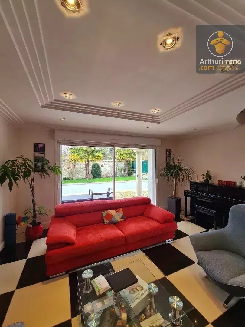 Maison de 230 m2 aux belles prestations,  proche Beaugency