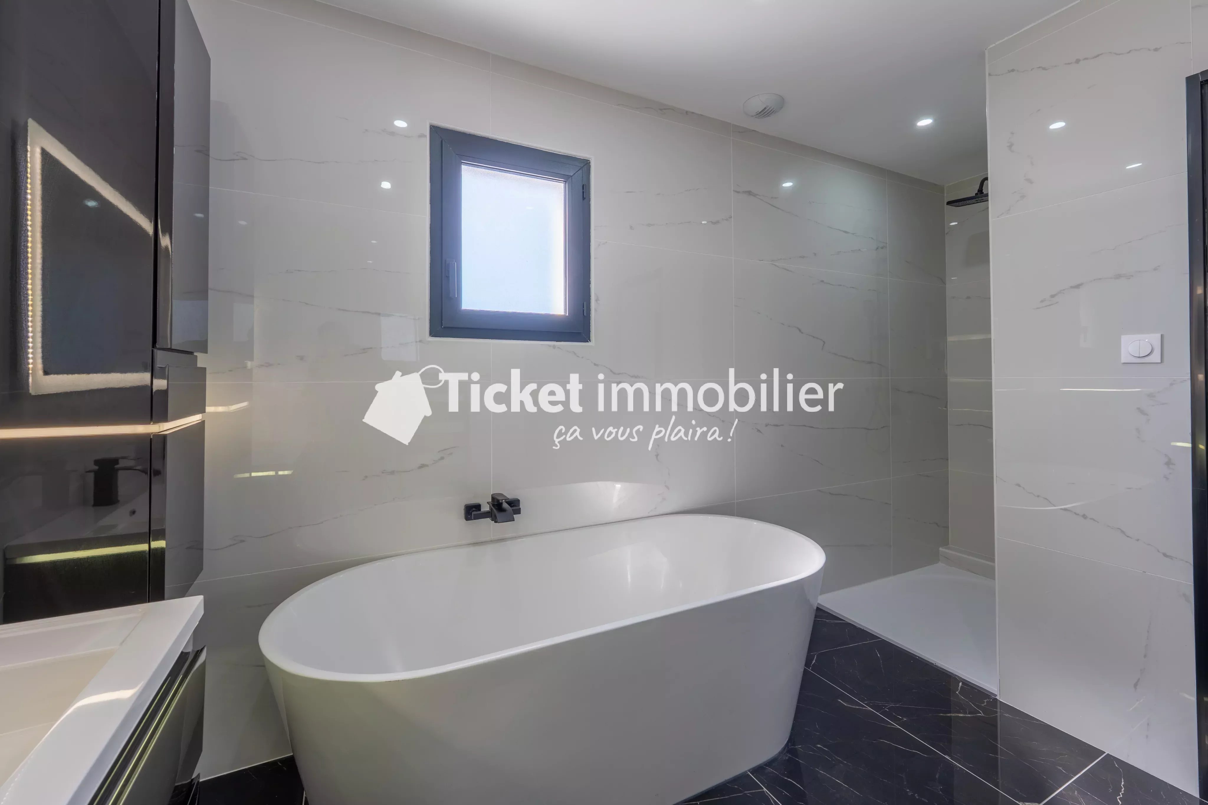 🏡 Maison contemporaine d'exception avec piscine
