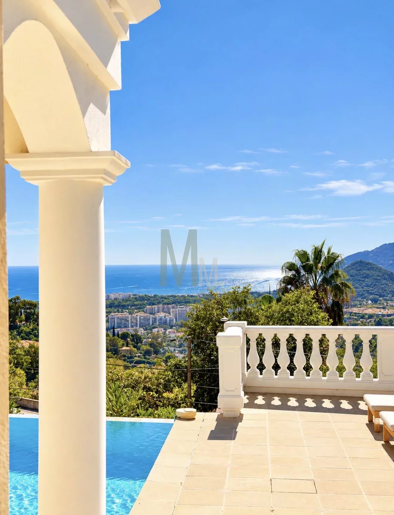 Villa vue mer avec piscine à débordement