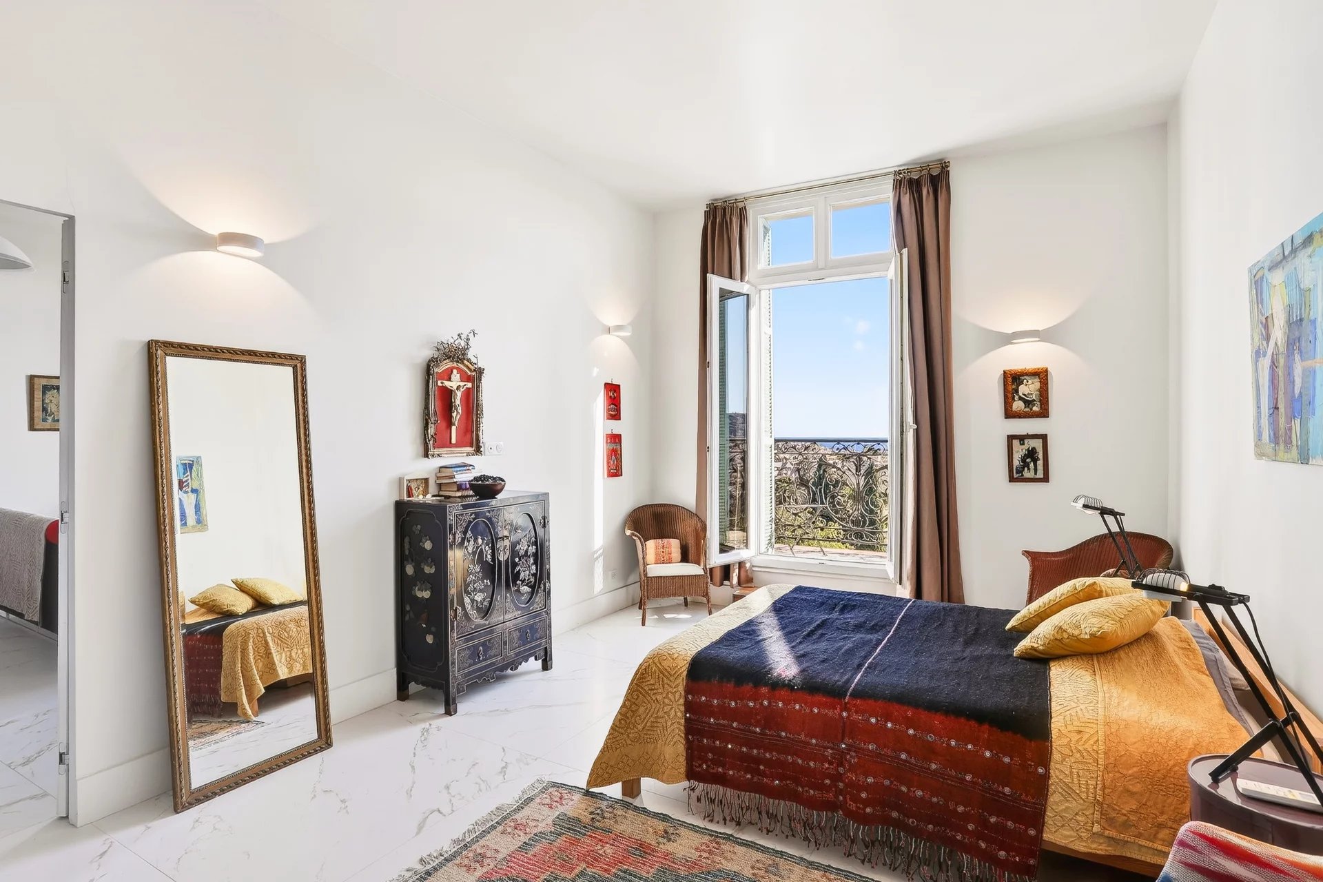 Dernier étage – Appartement de luxe rénové avec vue mer panoramique