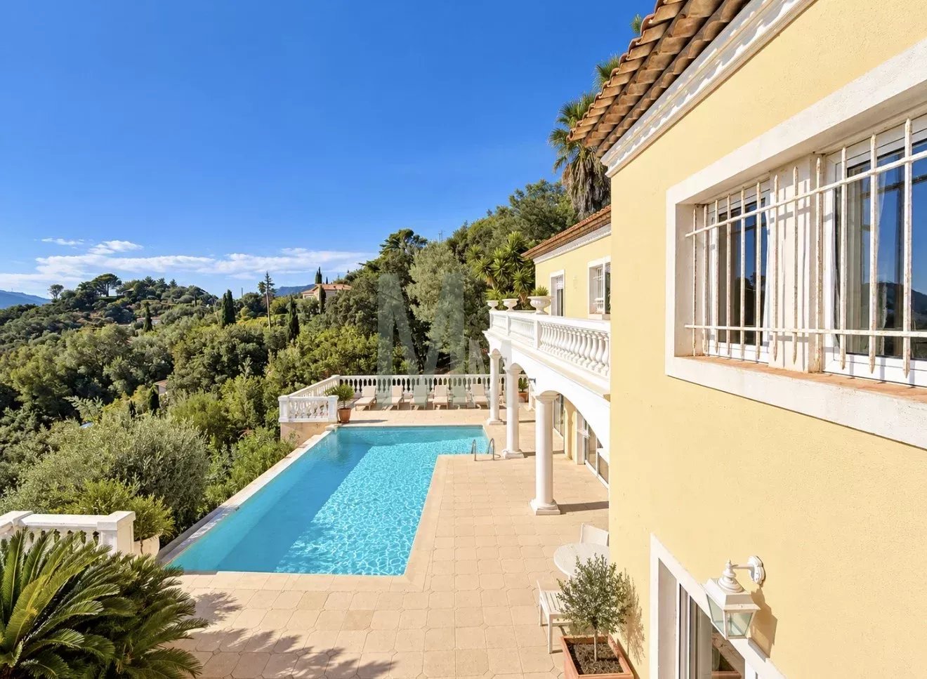 Villa vue mer avec piscine à débordement