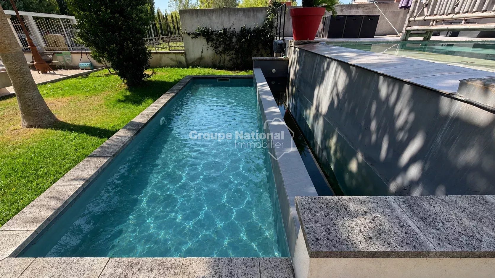 BEDARRIDES - MAS RENOVE EN 2016 DANS UN MAGNIFIQUE PARC ARBORE DE 5 810 M² AVEC PISCINE, 4 GARAGES