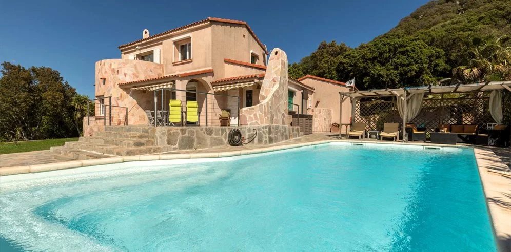 Belle propriété composée de deux villas