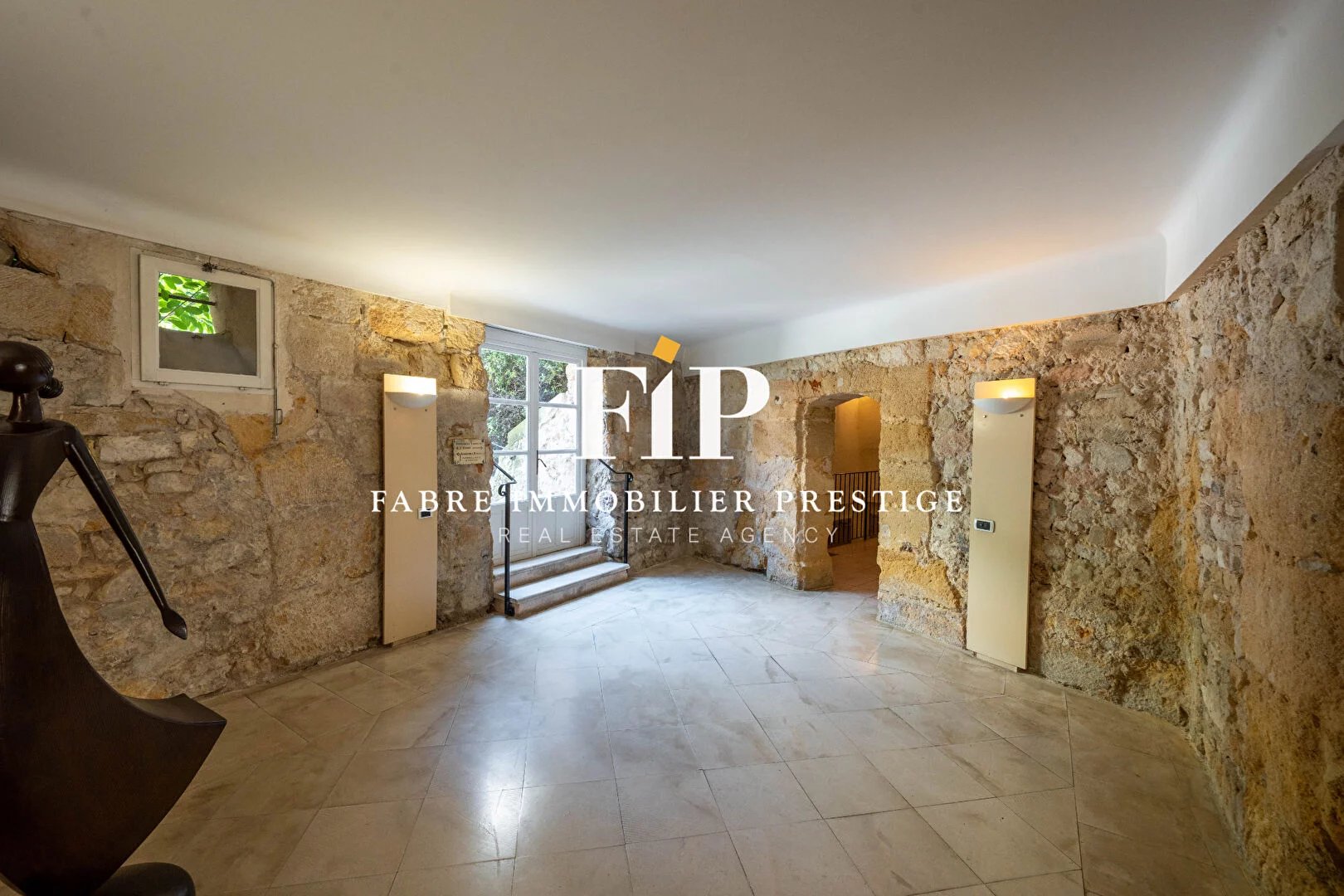 Centre historique d' Aix-en-Provence : Appartement de standing  de 223m2 avec ascenseur et parking souterrain.