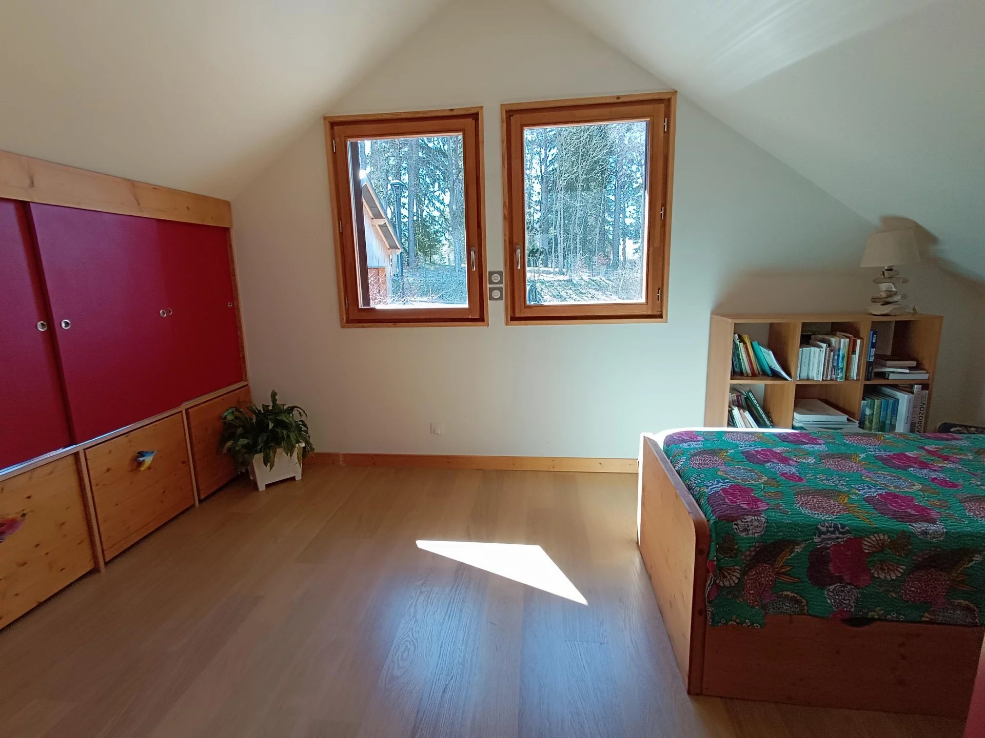Villard de Lans. Very beautiful 116m2 wooden frame house, with magnificent views of the mountains! Garden and 2 garages.