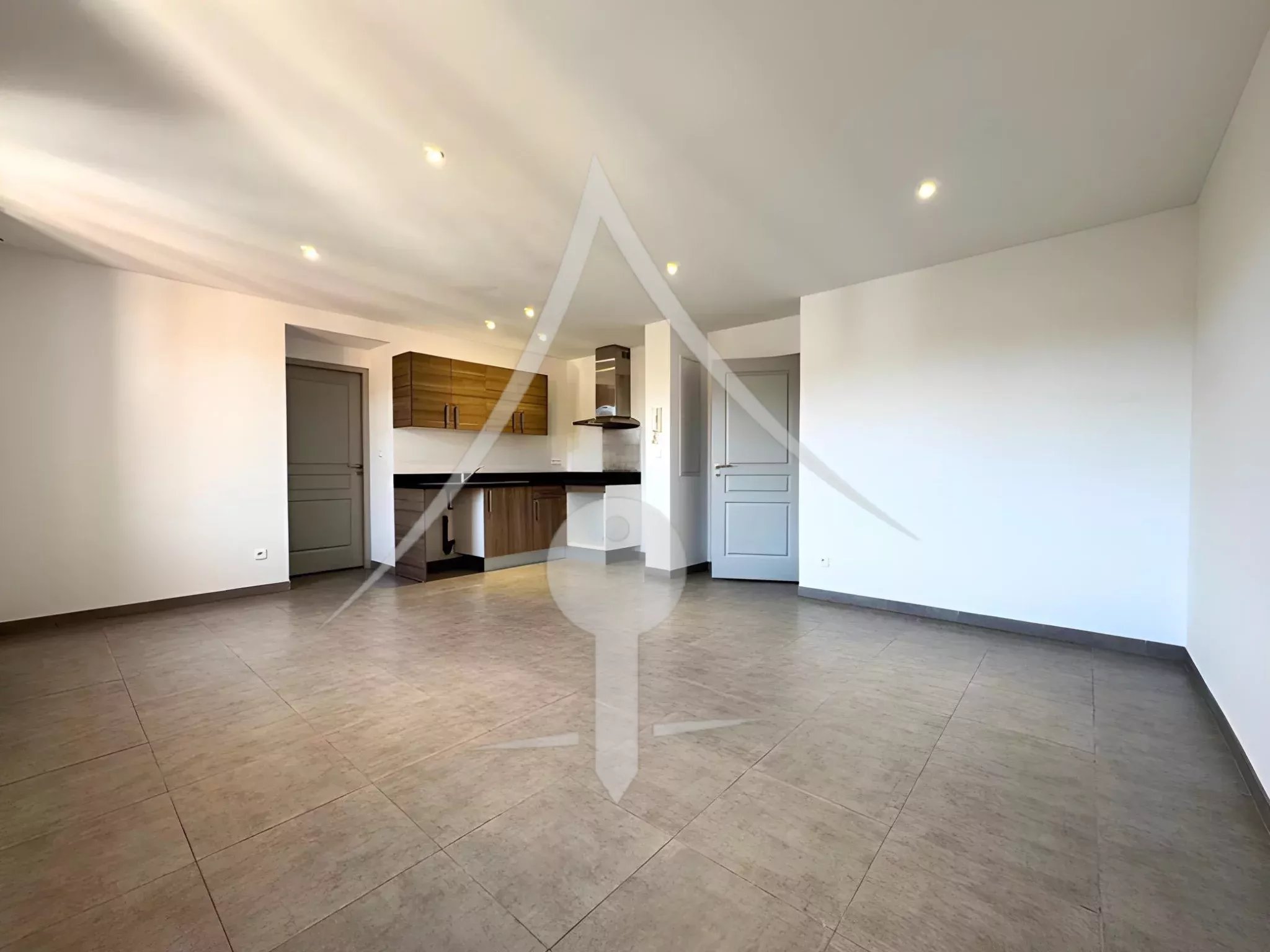 Apartment building of 465 m² in Mauzac (31410) – 8 rented units, 6.54% gross