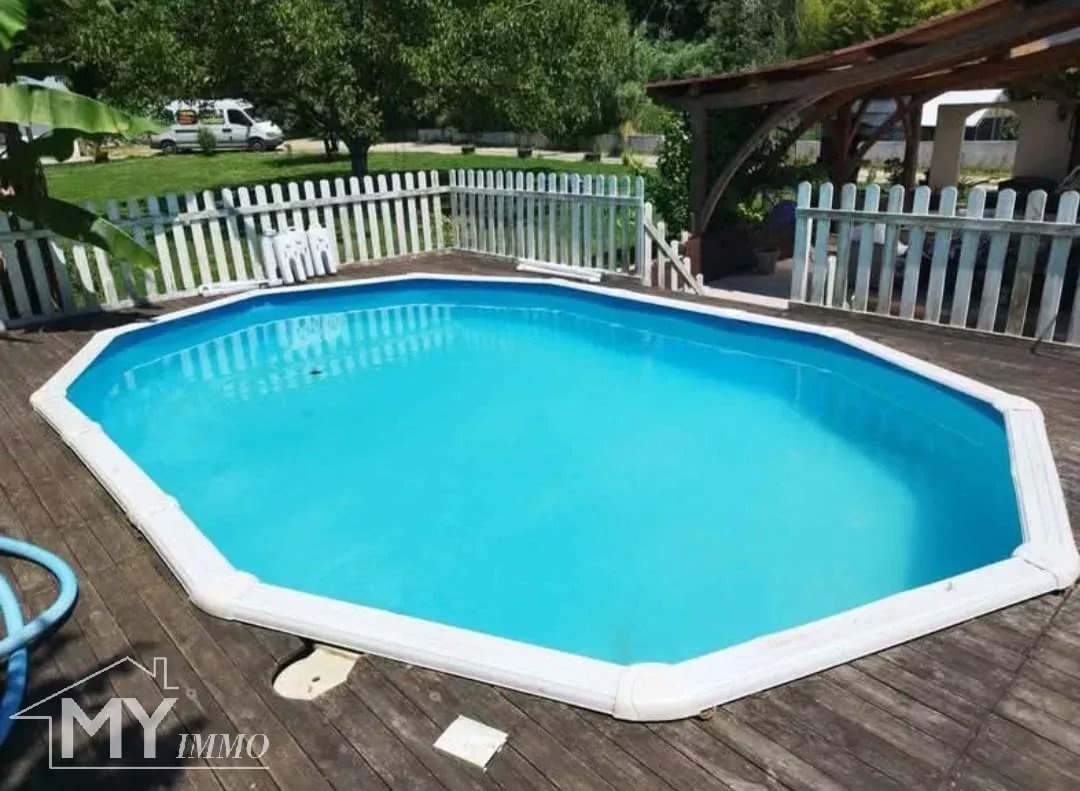 PRIGONRIEUX : Maison familiale avec piscine et grand terrain