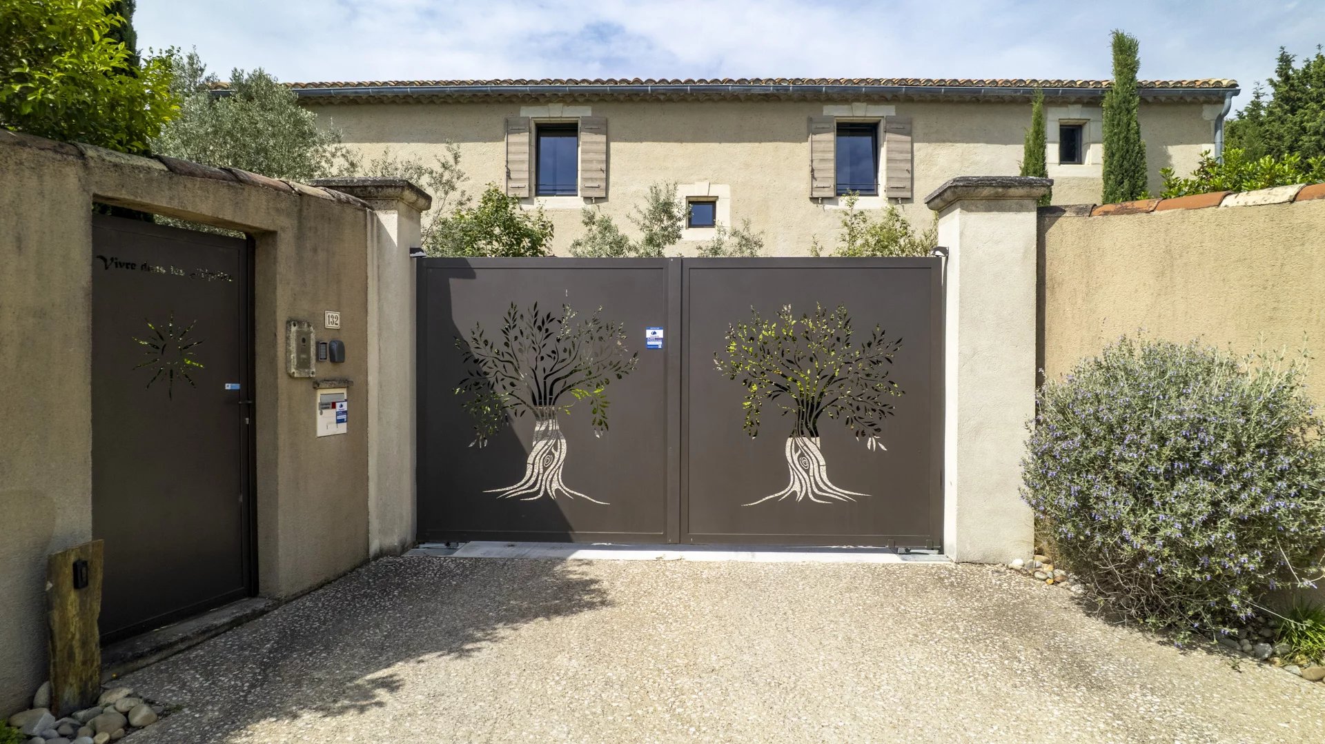 Mas à vendre à Eygalières – Propriété de luxe 250 m² avec piscine. jardin et 4 suites