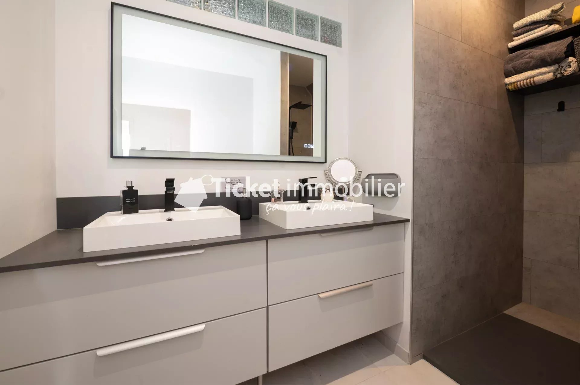 MAISON T9 203m2 RÉNOVÉE ET D'EXCEPTION AVEC TRIPLE GARAGE, POMPE A CHALEUR, TERRAIN DE 1636m2 ...