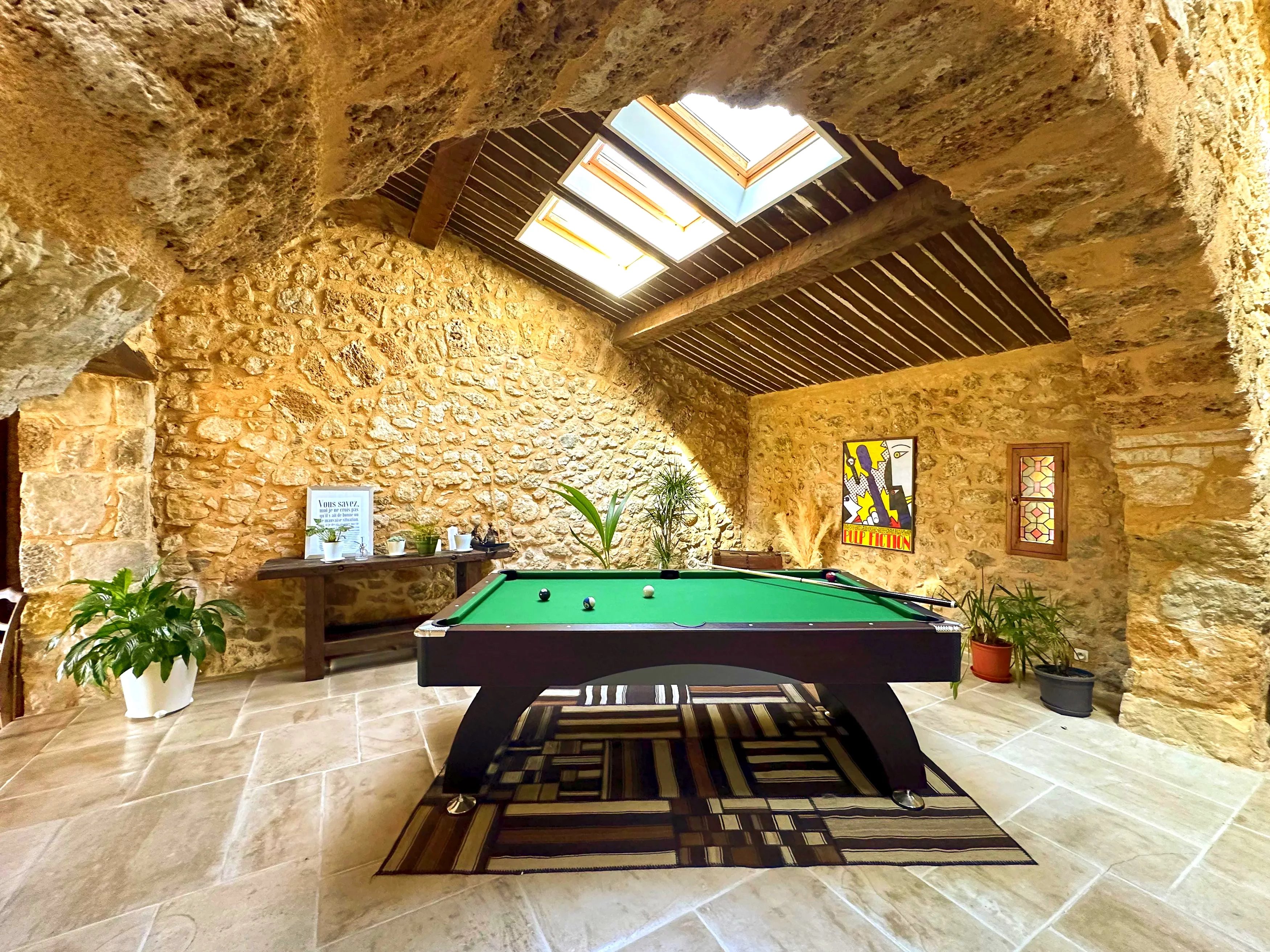Canton de Fayence – Élégante Bergerie du XVIIe siècle avec Piscine & Dépendances