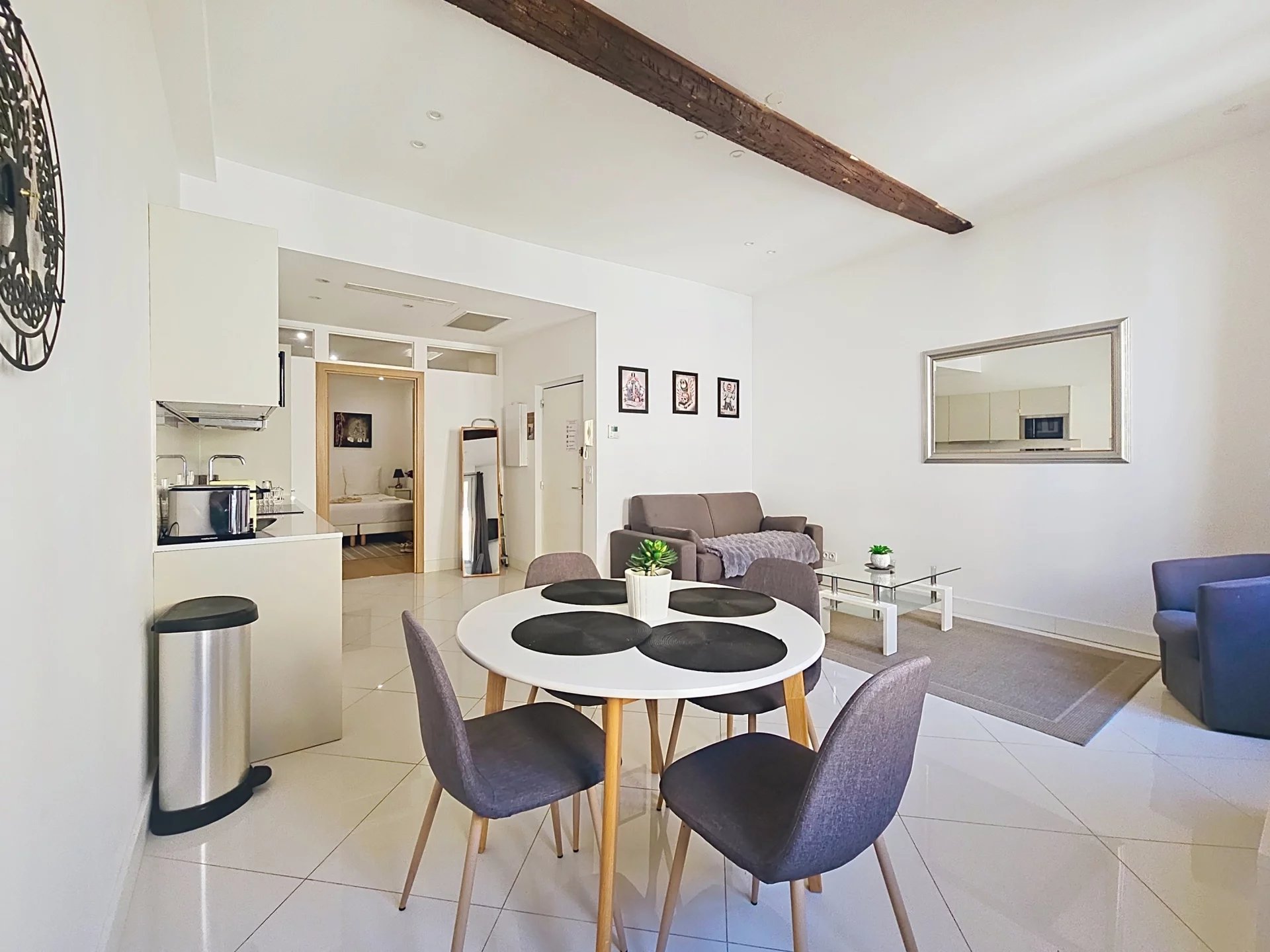 Vieux-Nice – Cours Saleya – 2 pièces de 42 m² entièrement rénové – Fort potentiel locatif