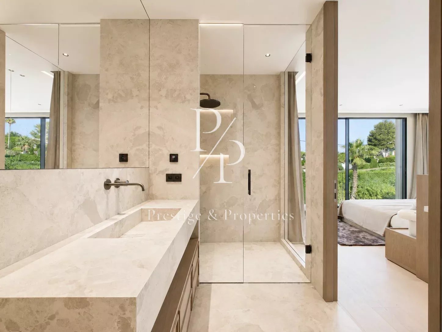 A vendre - Villa Neuve - 525m2 - Garage 10 voitures - Annexe - Vue mer panoramique - Super Cannes