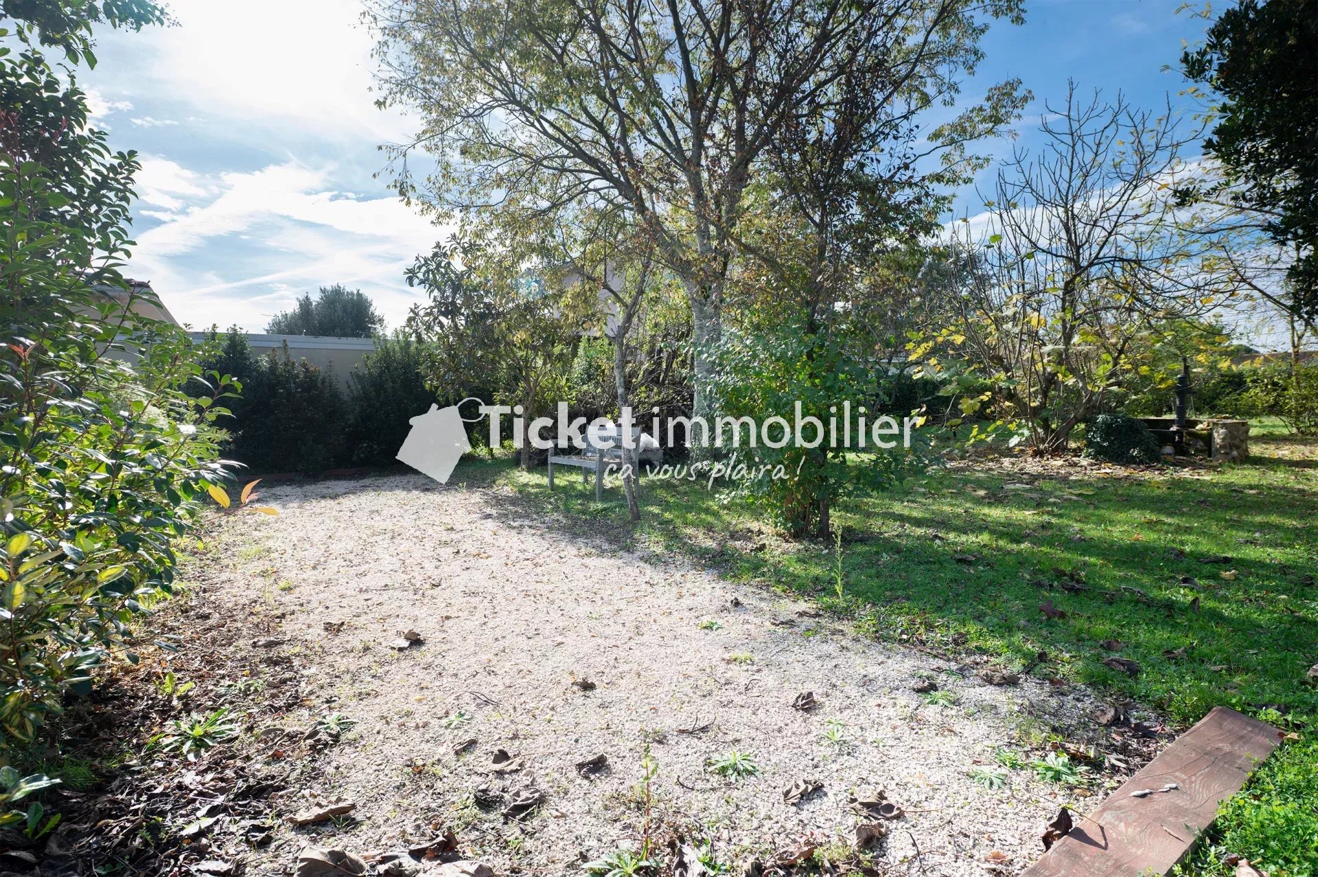MAISON T9 203m2 RÉNOVÉE ET D'EXCEPTION AVEC TRIPLE GARAGE, POMPE A CHALEUR, TERRAIN DE 1636m2 ...