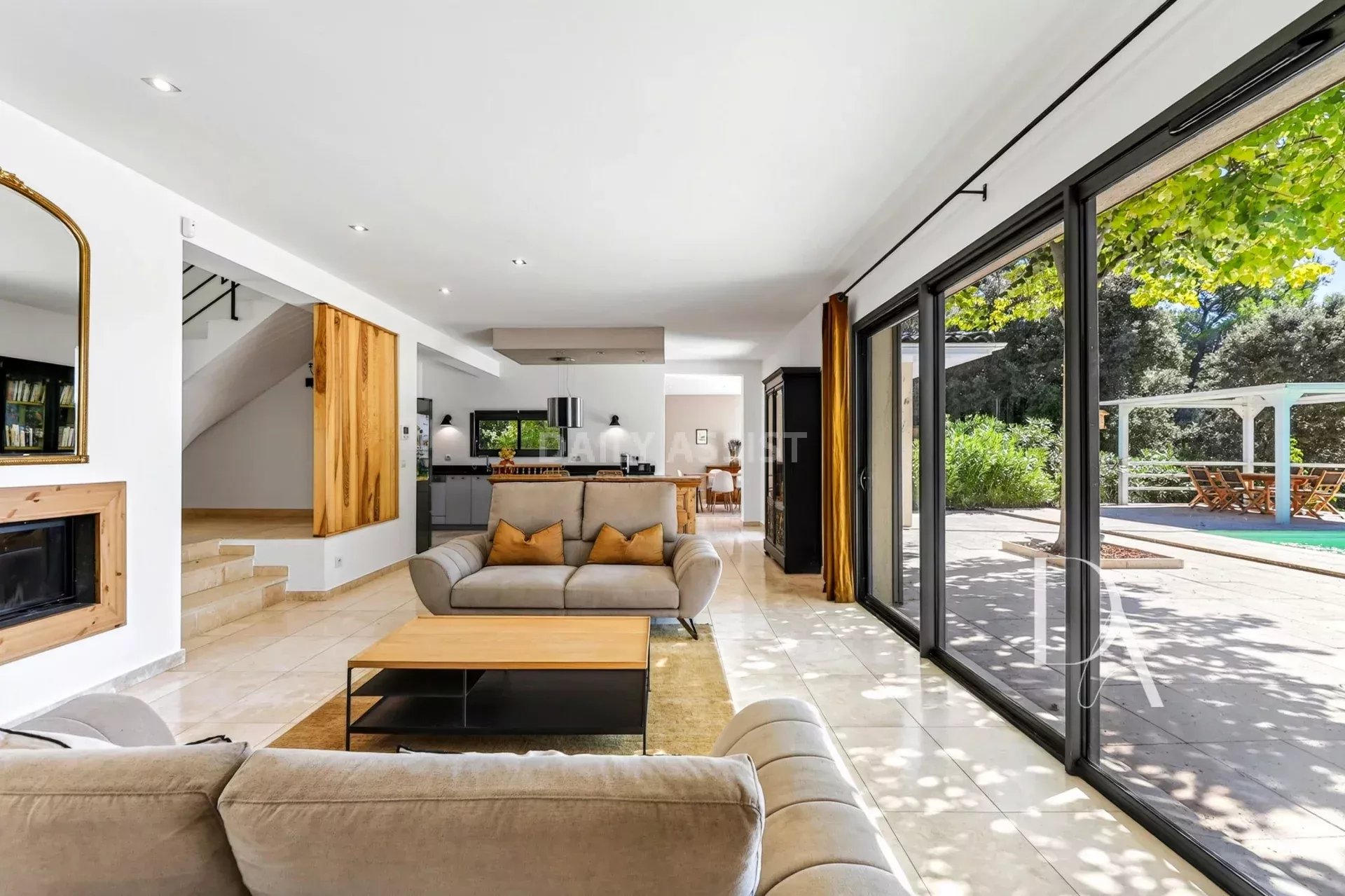 Villa contemporaine avec piscine à Saint-Marc-Jaumegarde – 214 m² au cœur d’un parc de 4 000 m²