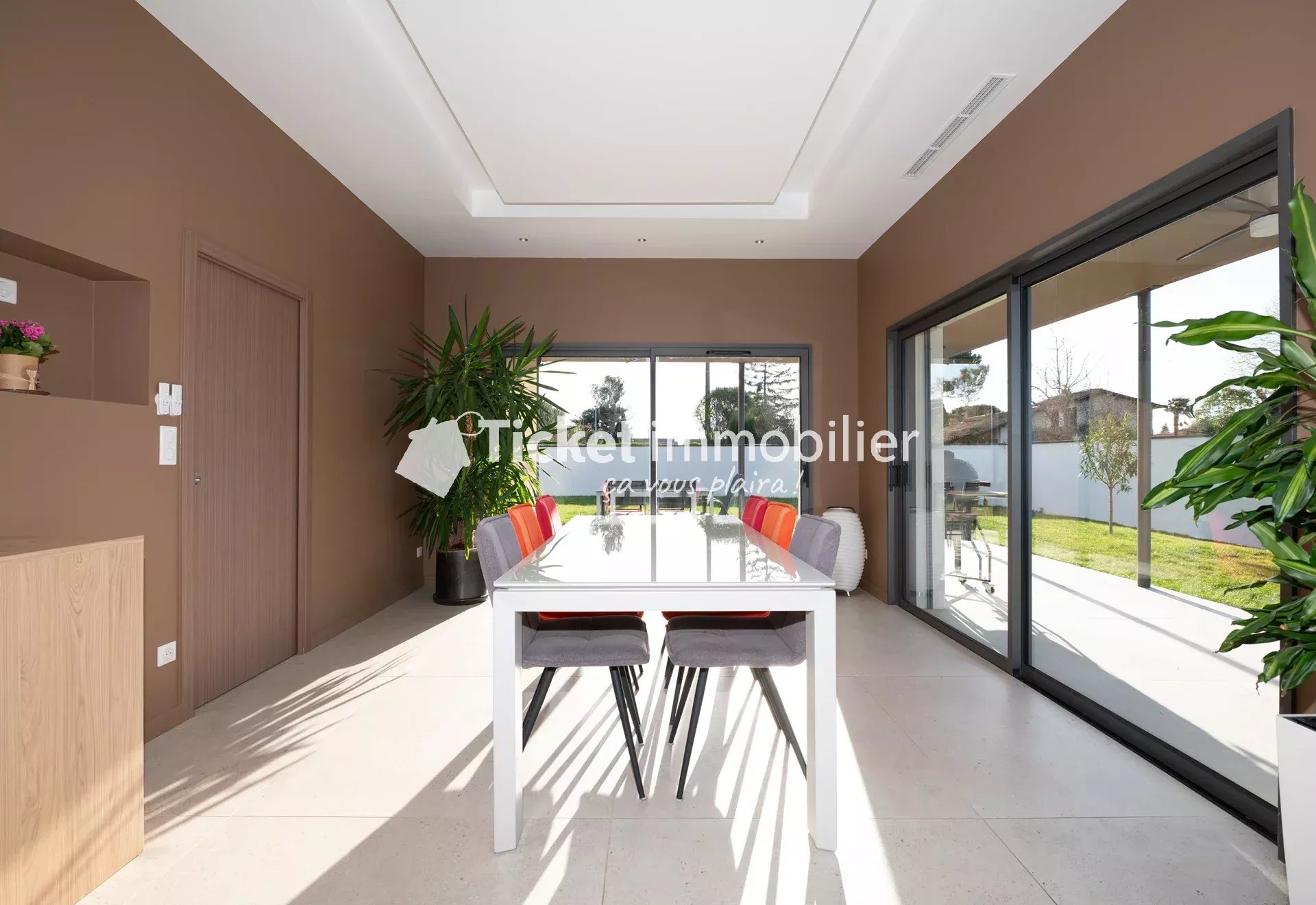 VILLA CONTEMPORAINE T4 160m2 NEUVE AVEC DOUBLE GARAGE, CLIMATISATION GAINABLE, SUPERBES PRESTATIONS, 1111m2 DE TERRAIN ...