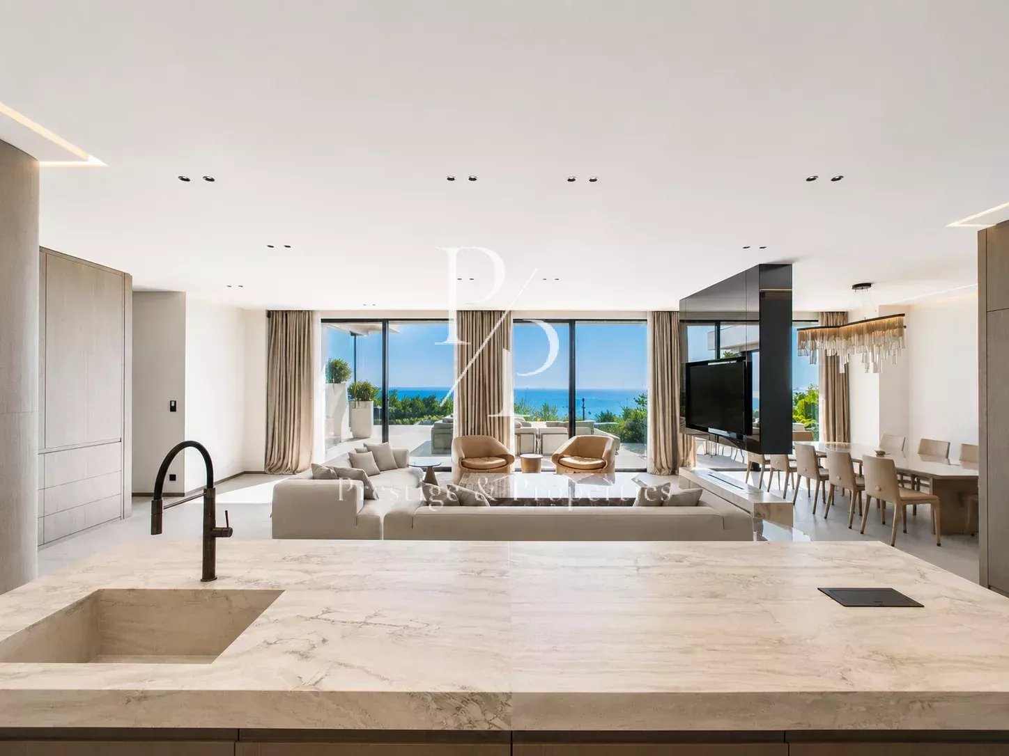 A vendre - Villa Neuve - 525m2 - Garage 10 voitures - Annexe - Vue mer panoramique - Super Cannes