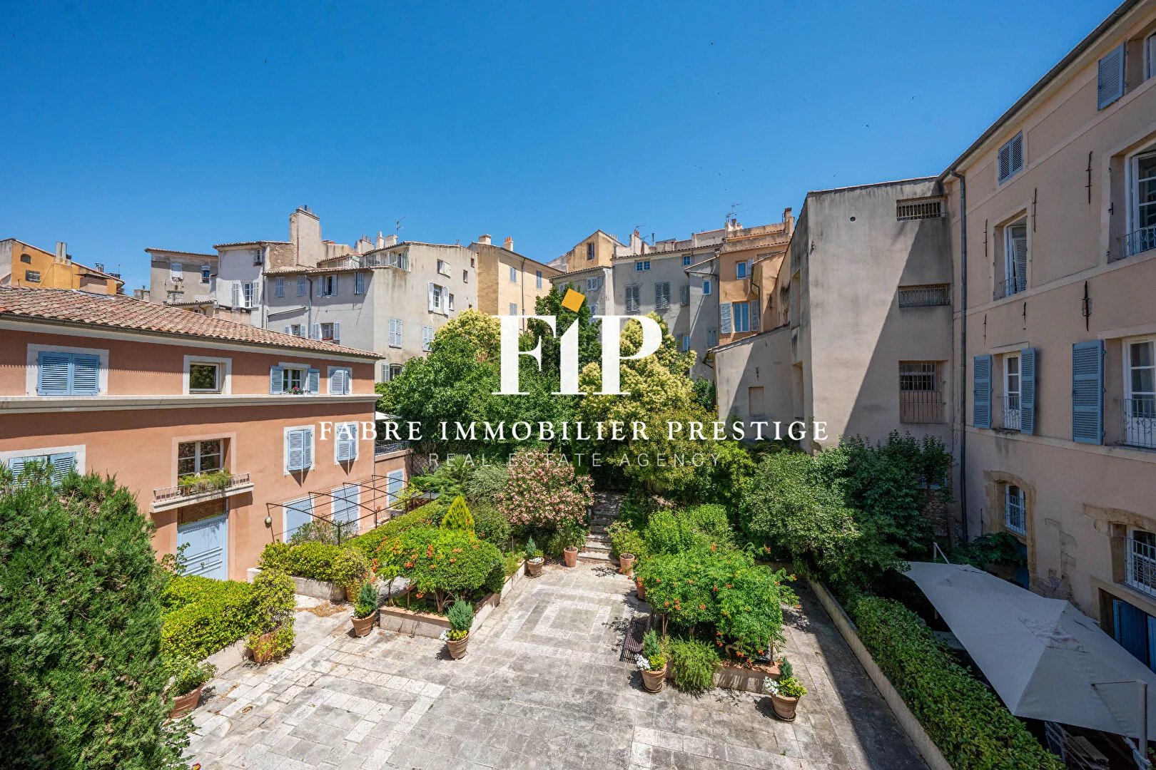 Centre historique d' Aix-en-Provence : Appartement de standing  de 223m2 avec ascenseur et parking souterrain.