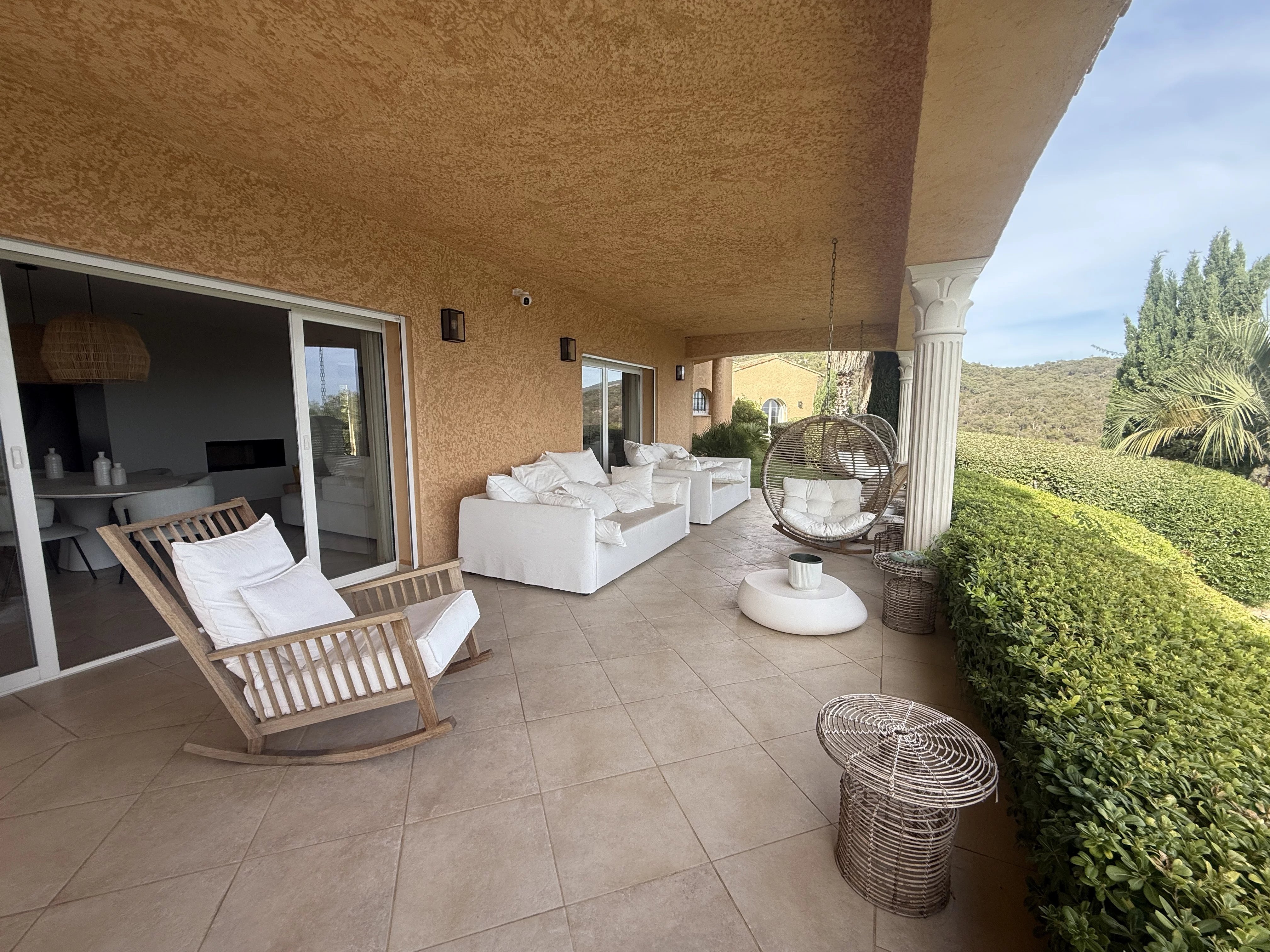 SUPERBE MAISON HAUT GRIMAUD