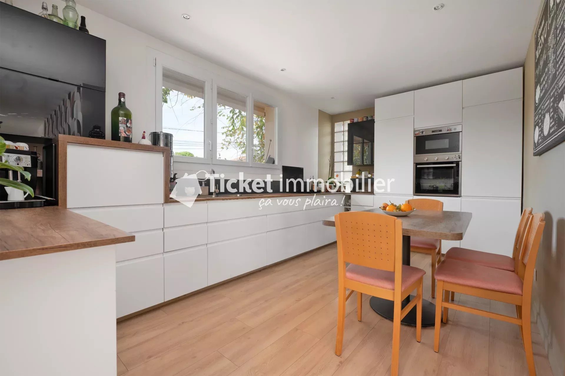 MAISON T9 203m2 RÉNOVÉE ET D'EXCEPTION AVEC TRIPLE GARAGE, POMPE A CHALEUR, TERRAIN DE 1636m2 ...