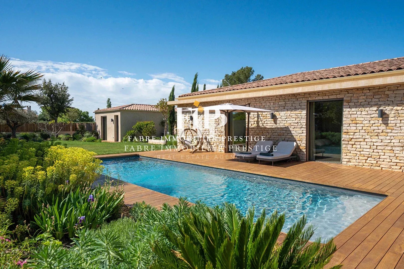 Maison contemporaine de 230m2 environ récente à 10min du centre d' Aix-en-Provence (sud/ouest)