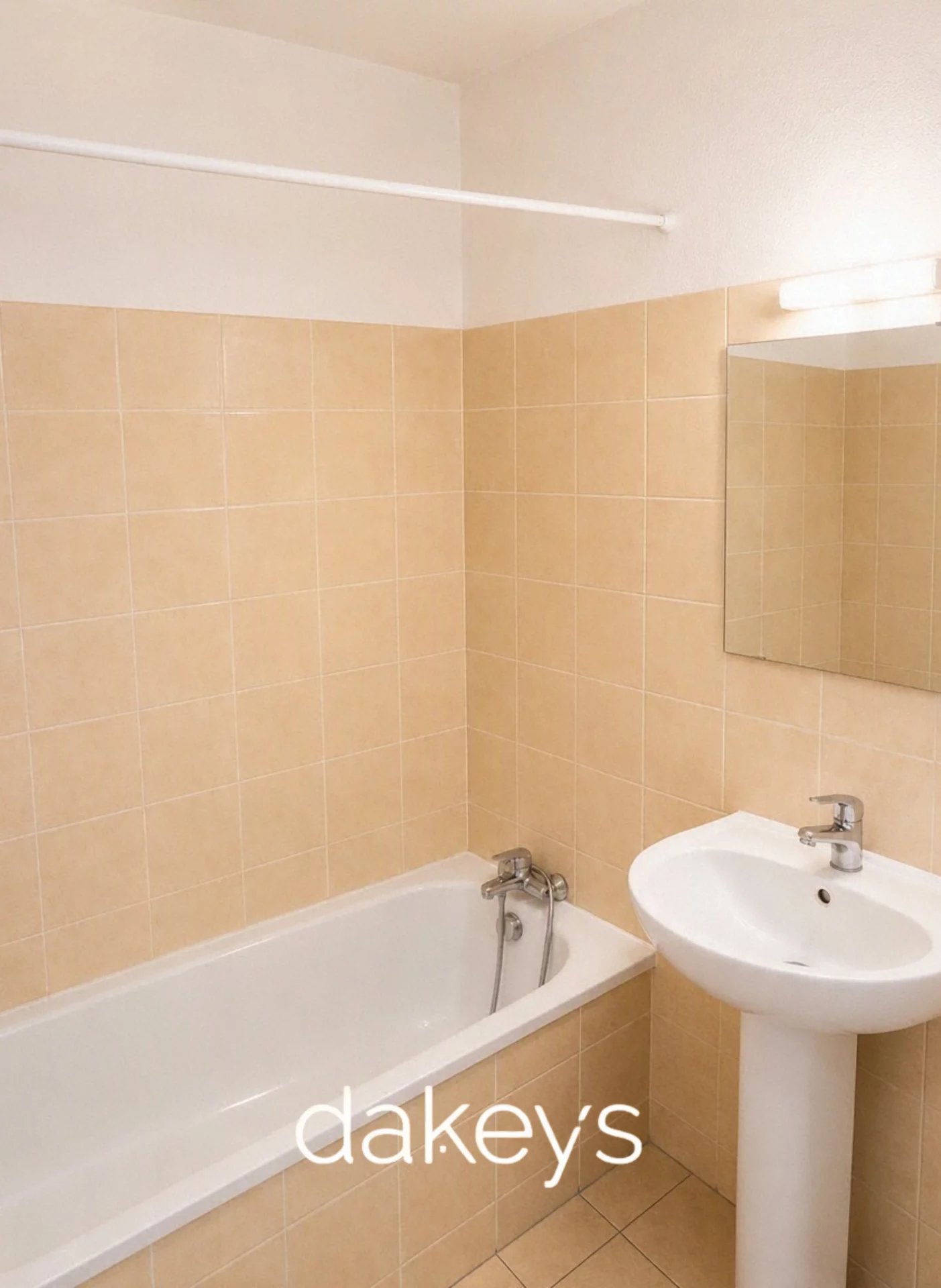 STUDIO AVEC JARDIN ET PARKING – LE PLAN DU CASTELLET