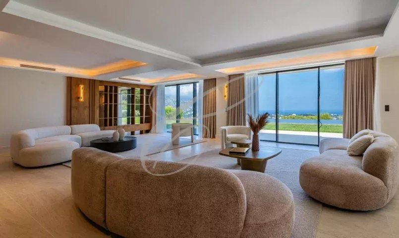 NICE - LUXUEUSE VILLA
