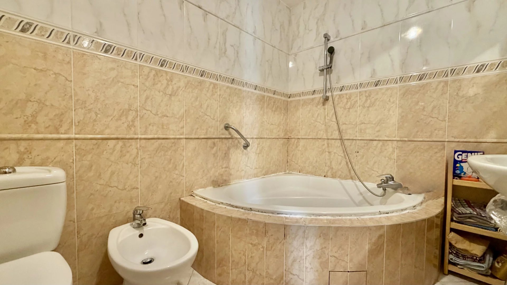Maison d'exception vue mer de 250 m2 à Vallauris, sur terrain de 1500 m² avec possibilité d'extension