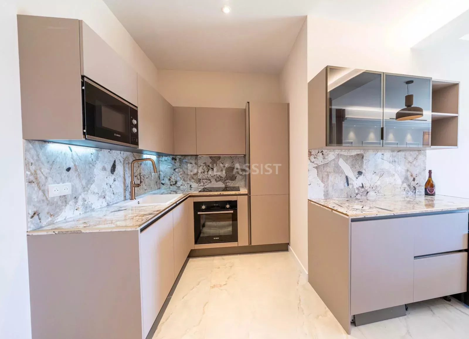 À LOUER – CANNES CROISETTE Appartement 3 pièces rénové avec vue mer – 75 m²