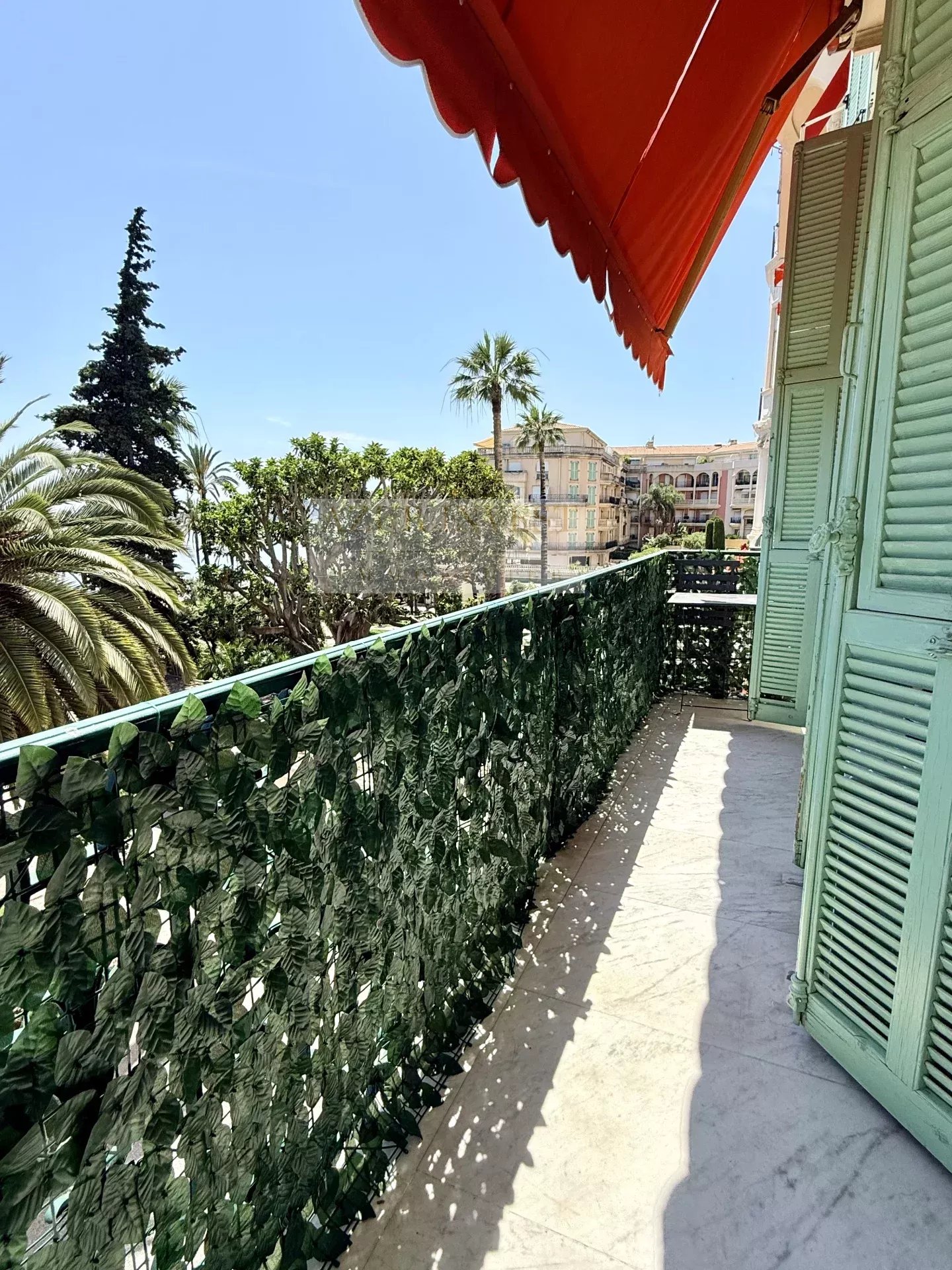 VENTE EXCLUSIVITE 4 PIECES PALACE FRONT DE MER MENTON