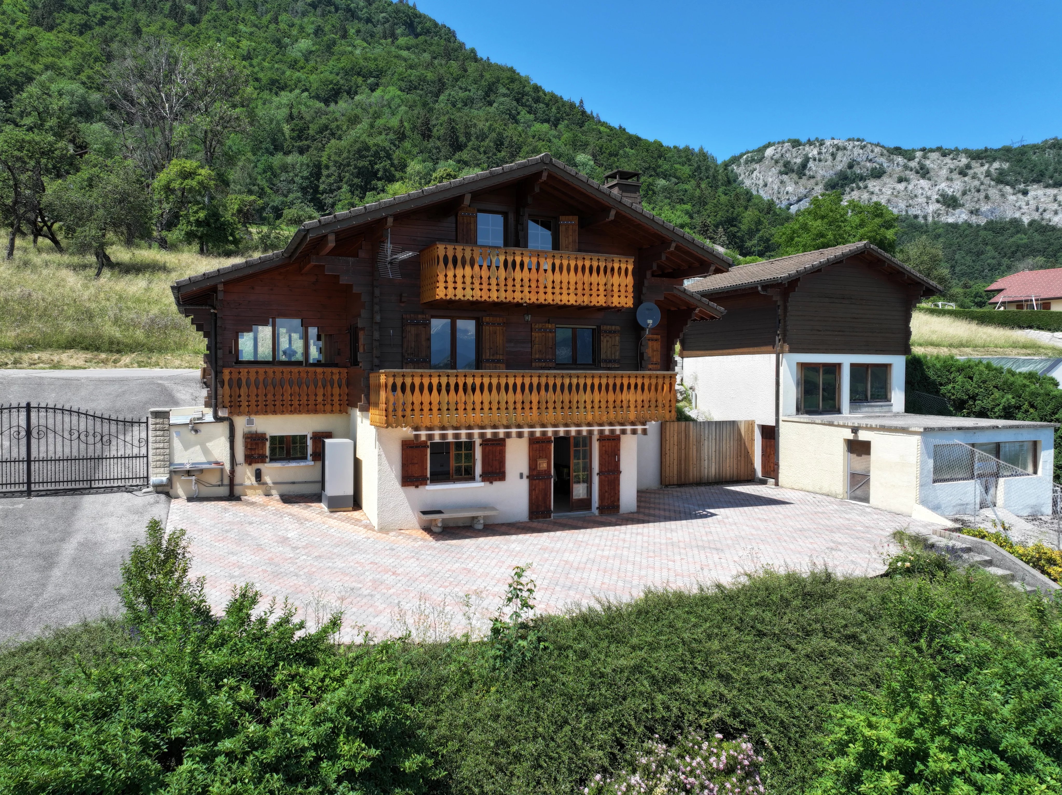 A ONNION CHALET AUTHENTIQUE FACE AU MONT-BLANC