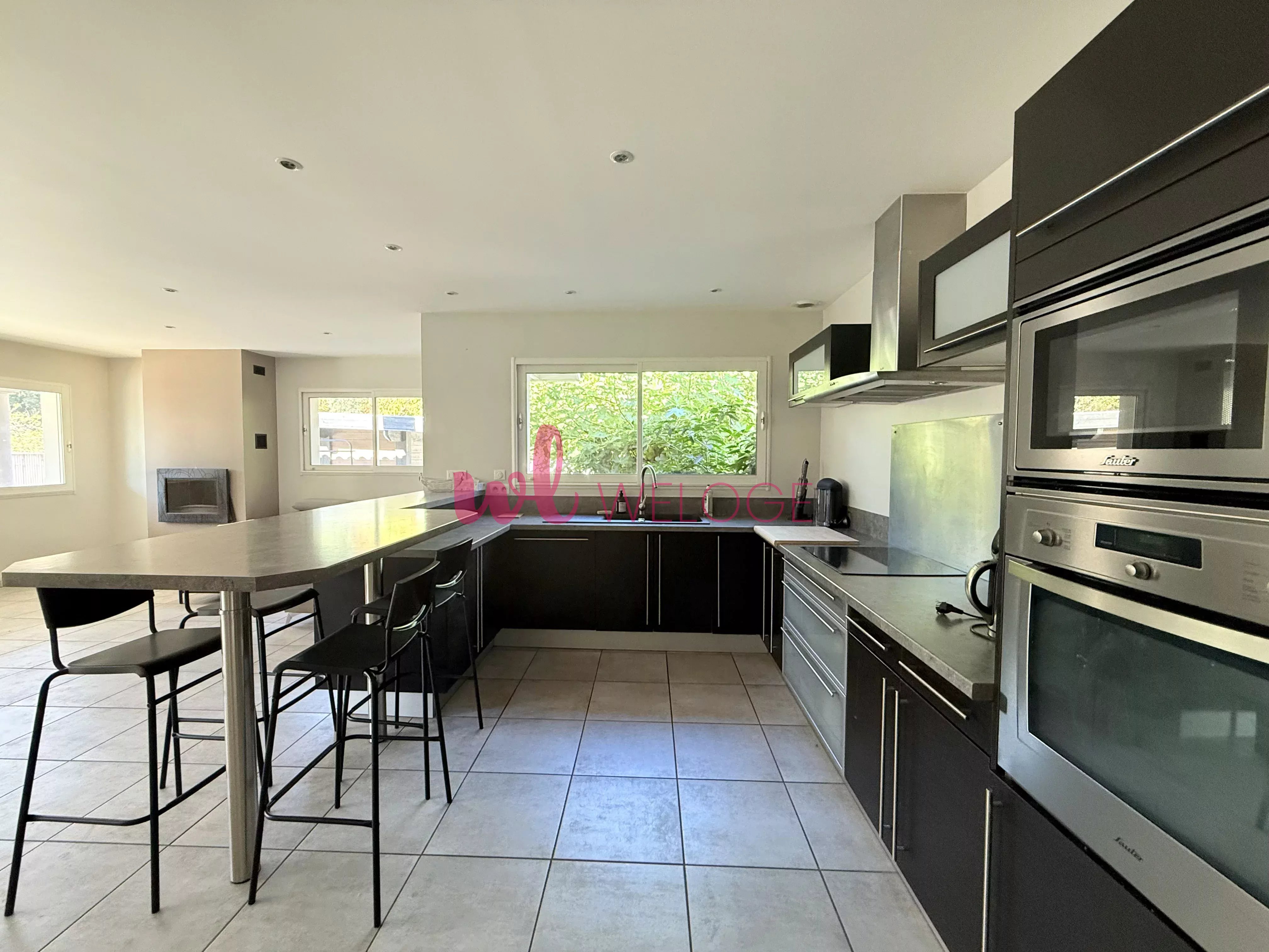 MAGESCQ — Maison contemporaine de plain-pied 125 m², piscine, pool house et double garage