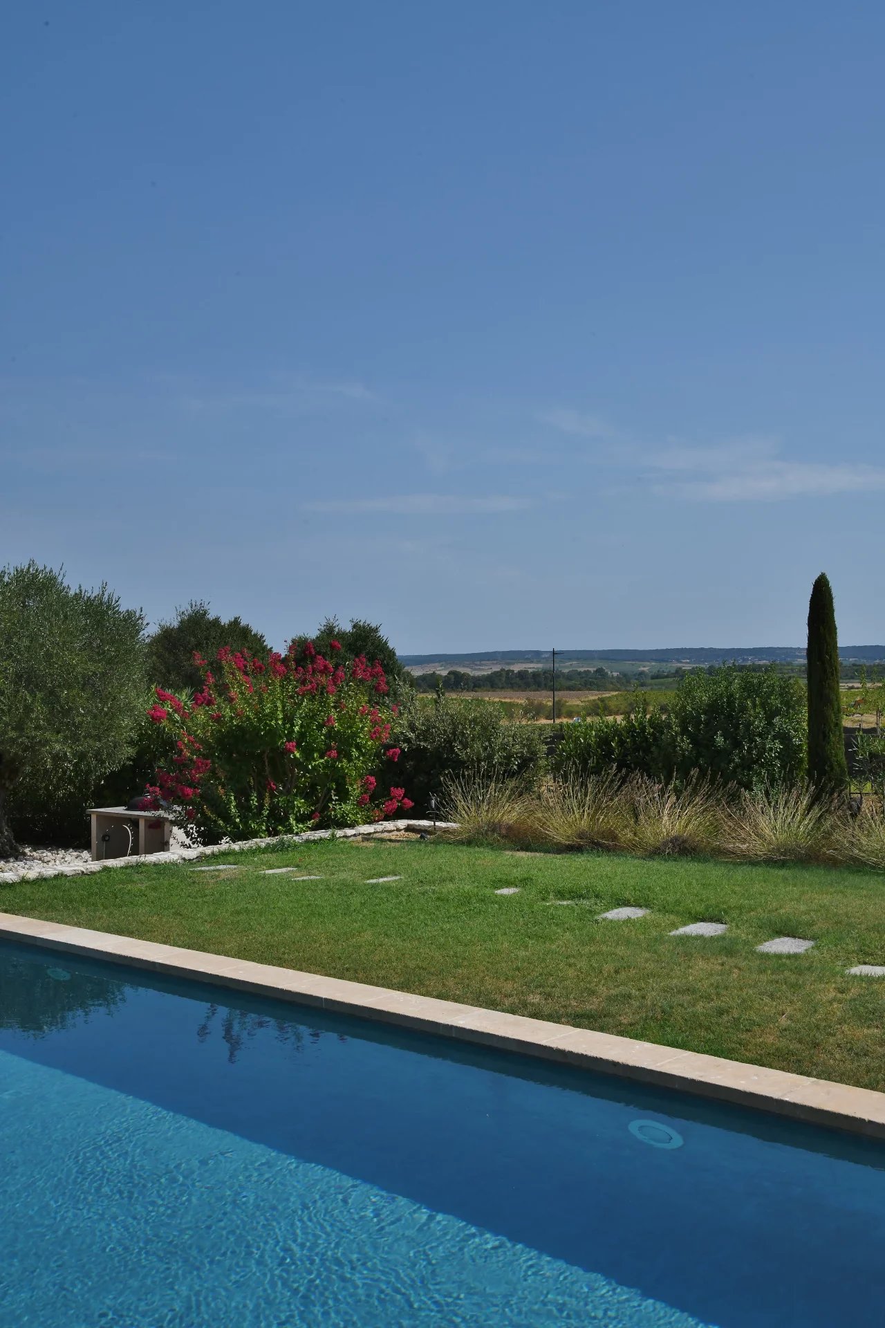 Bastide contemporaine de 160 m² avec couloir de nage