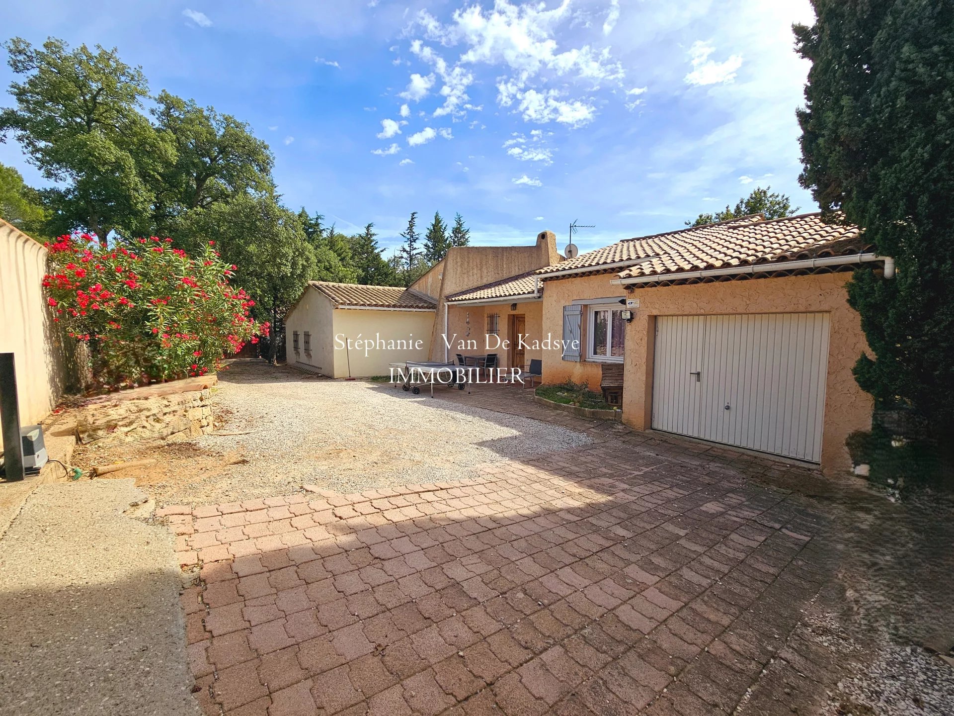 Villa plain-pied 114 m² -  3 chambres -  piscine - garage