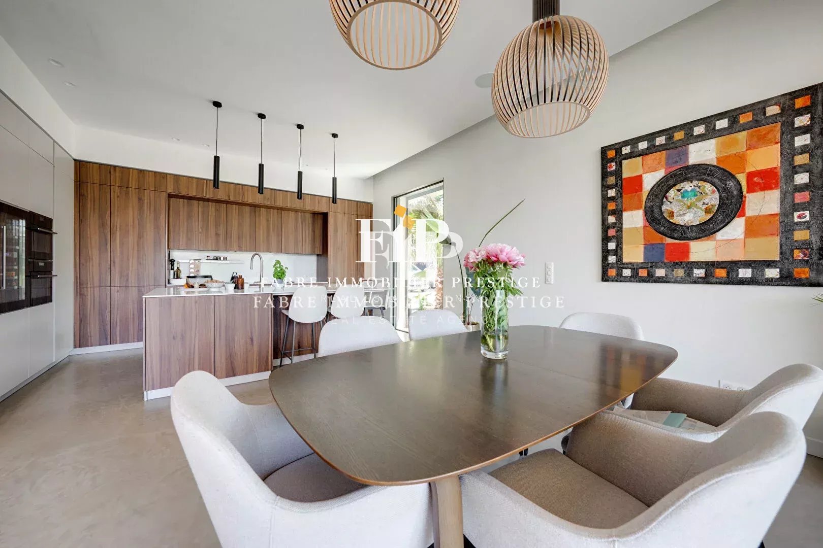 Maison contemporaine de 230m2 environ récente à 10min du centre d' Aix-en-Provence (sud/ouest)