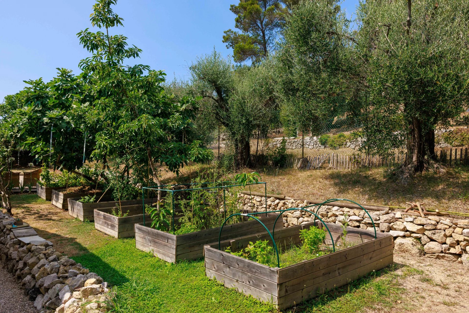 MOUGINS - Élegante bastide renovée de 1887  – Quartier résidentiel au calme à proximité des commerces