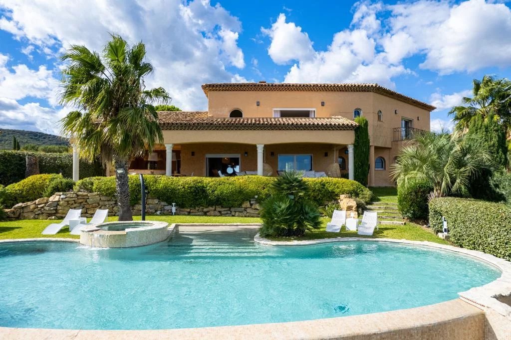 SUPERBE MAISON HAUT GRIMAUD