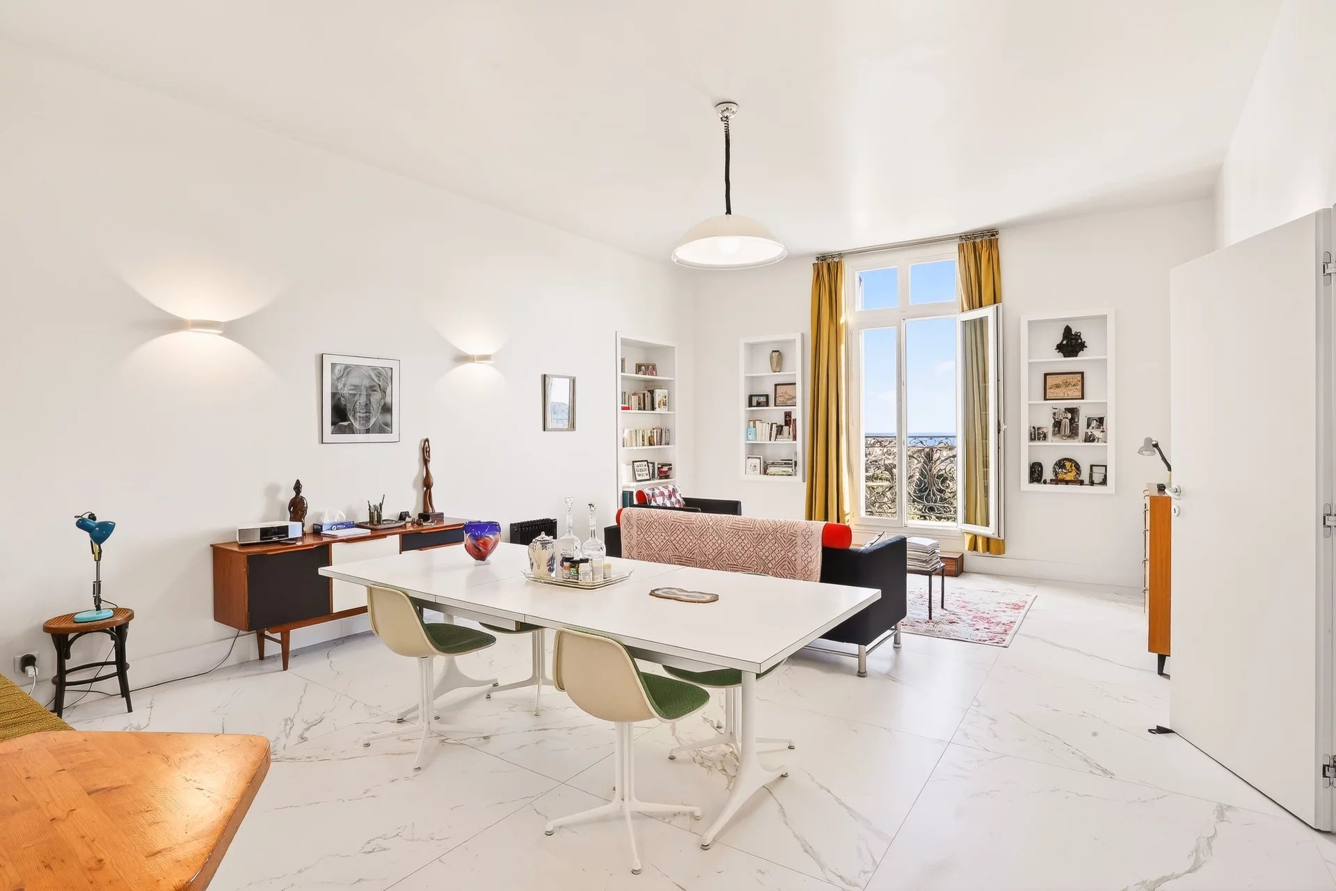 Dernier étage – Appartement de luxe rénové avec vue mer panoramique