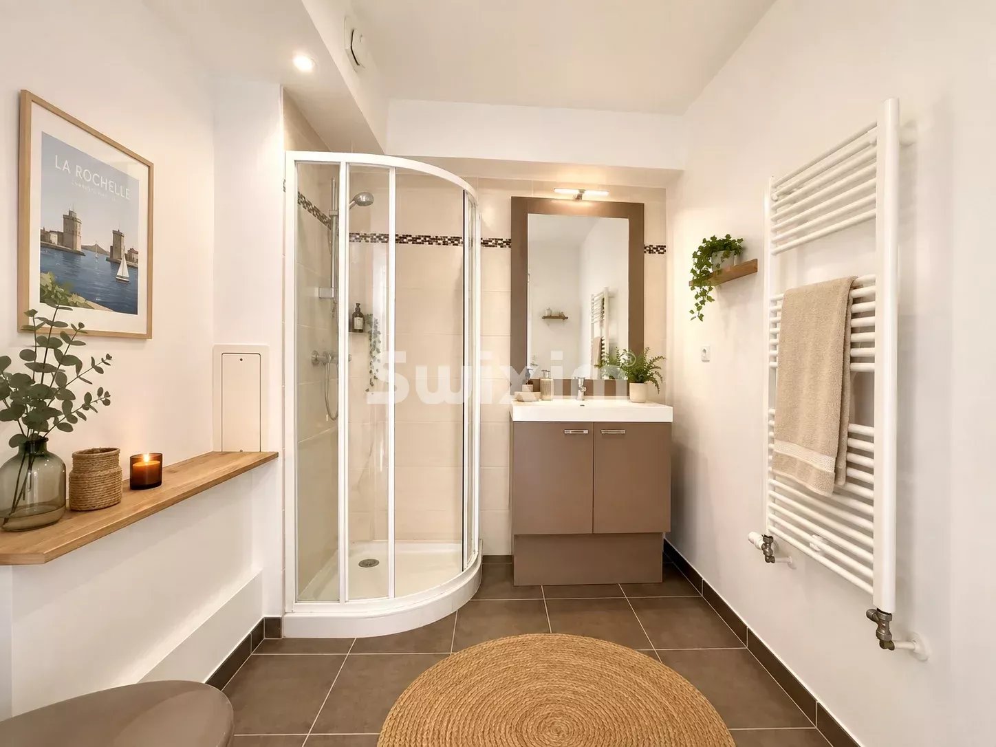 Studio lumineux avec balcon – Secteur recherché proche frontière