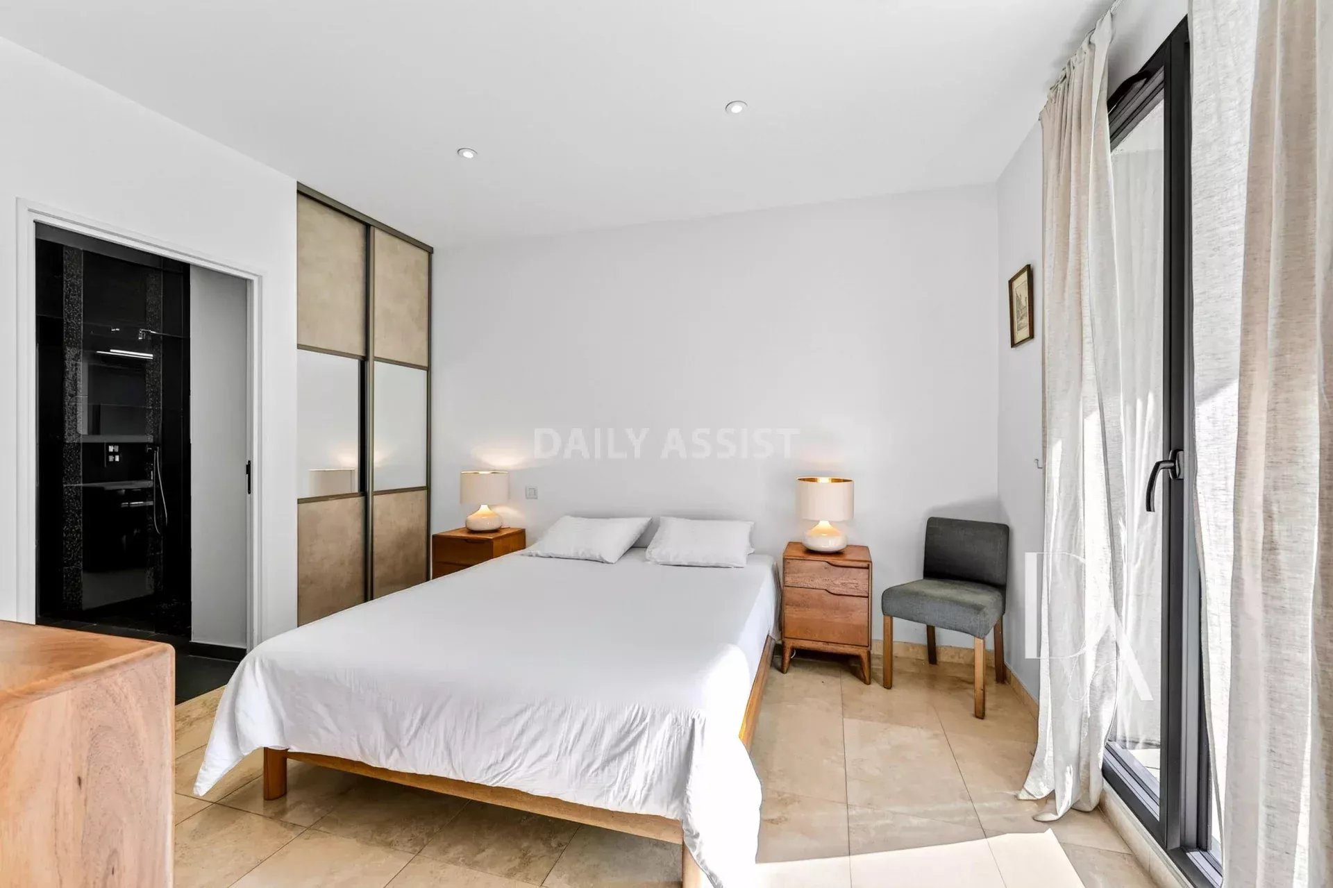 Villa contemporaine avec piscine à Saint-Marc-Jaumegarde – 214 m² au cœur d’un parc de 4 000 m²
