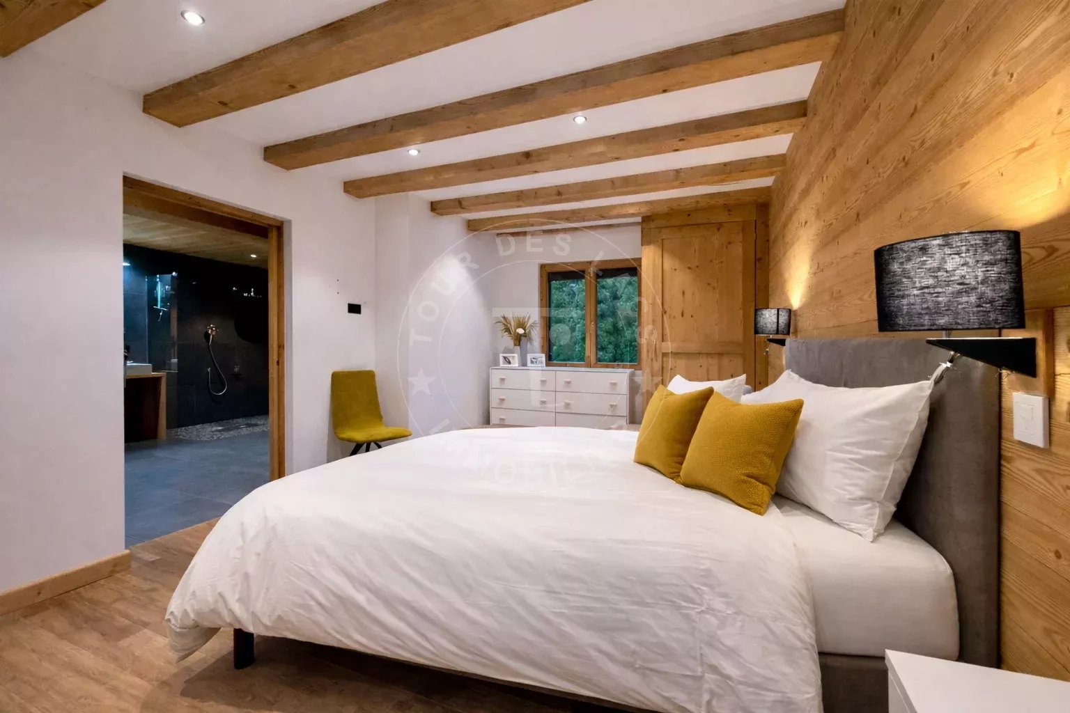 Chalet de 195 m2 habitables au calme, premières hauteurs de Thônes