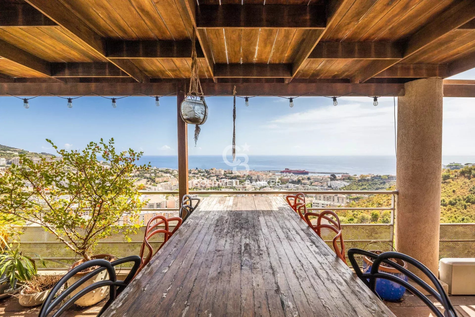Exceptional Apartment with Panoramic Sea Views