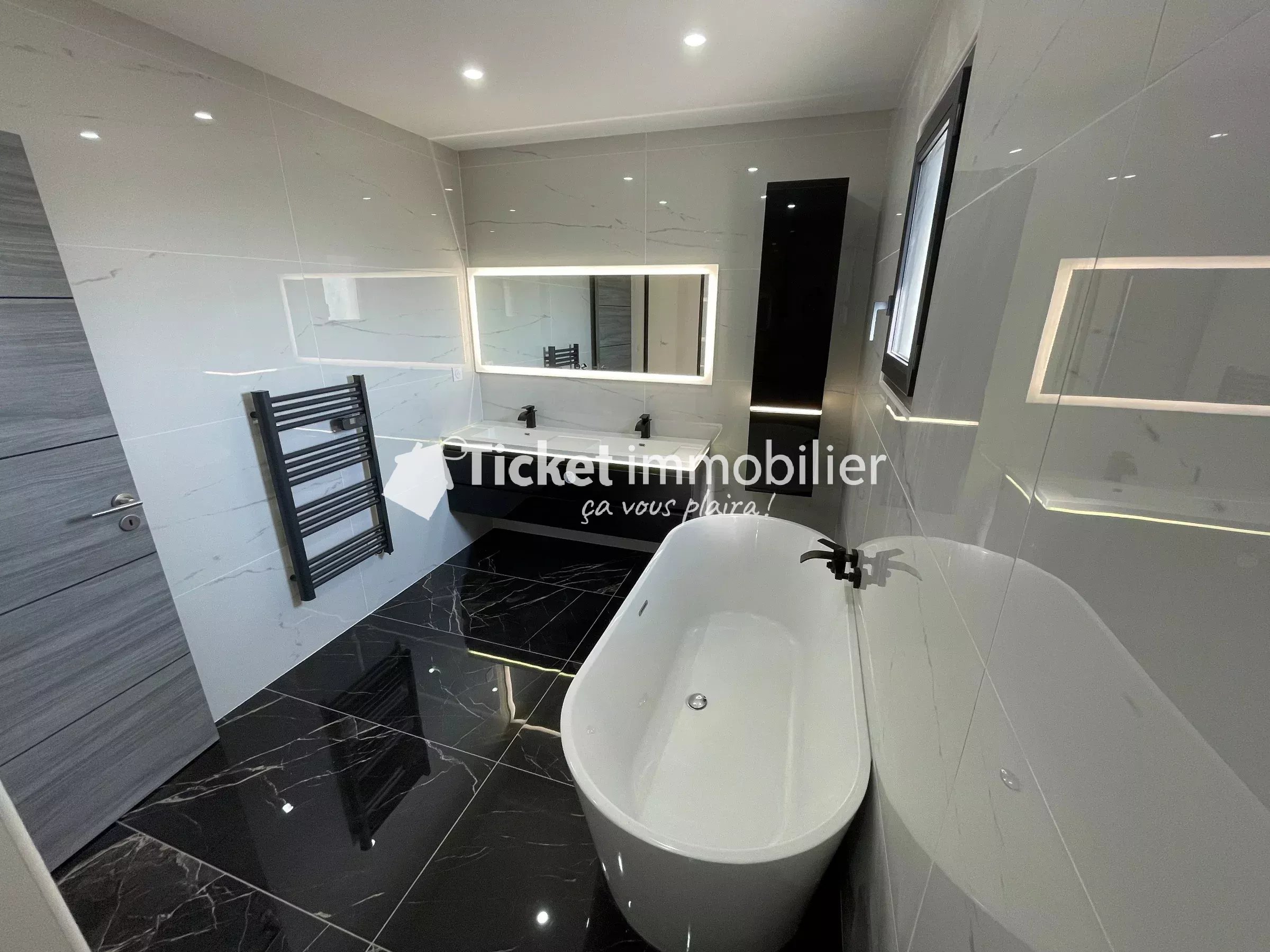 🏡 Maison contemporaine d'exception avec piscine